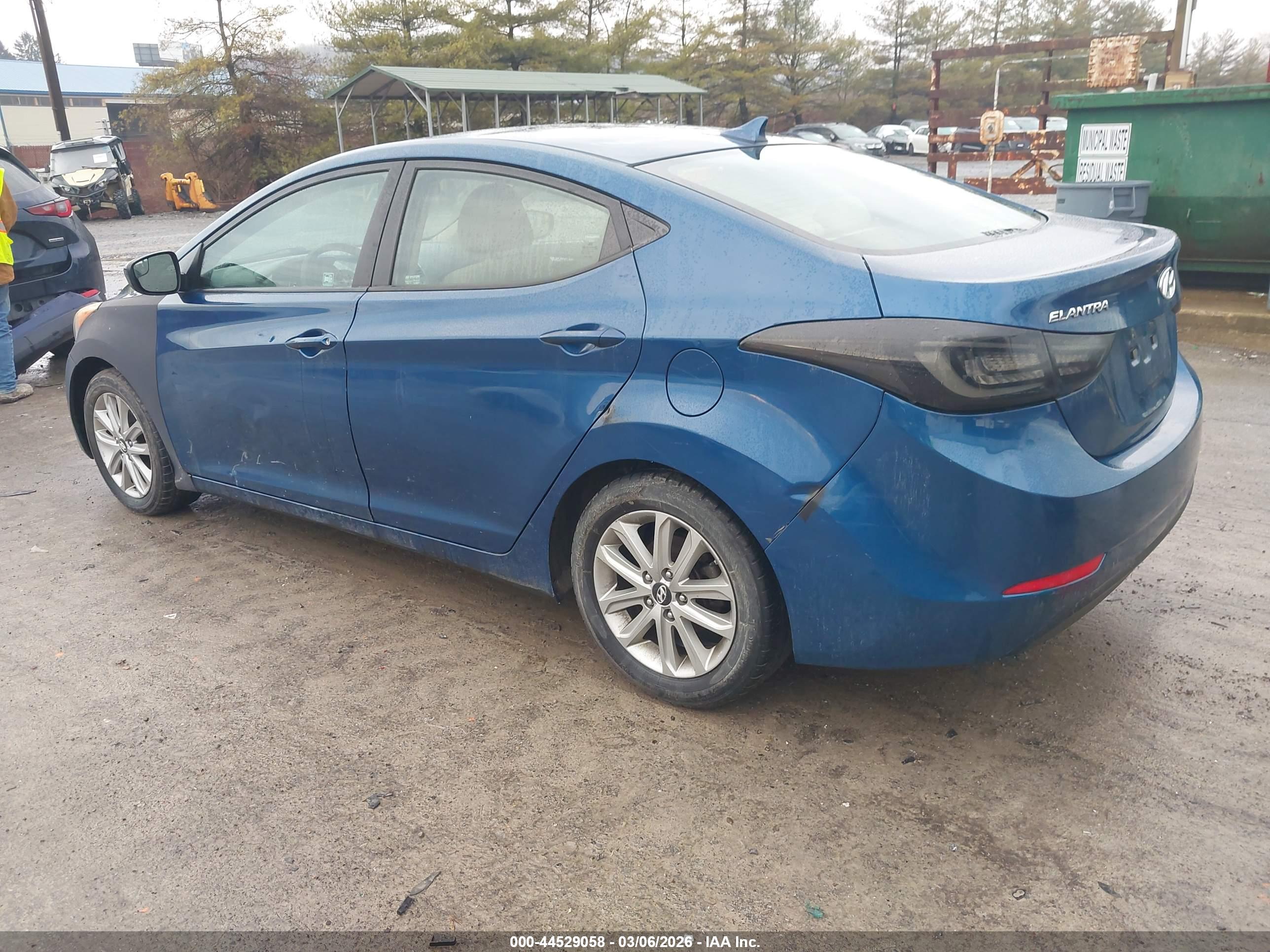 HYUNDAI ELANTRA image 3
