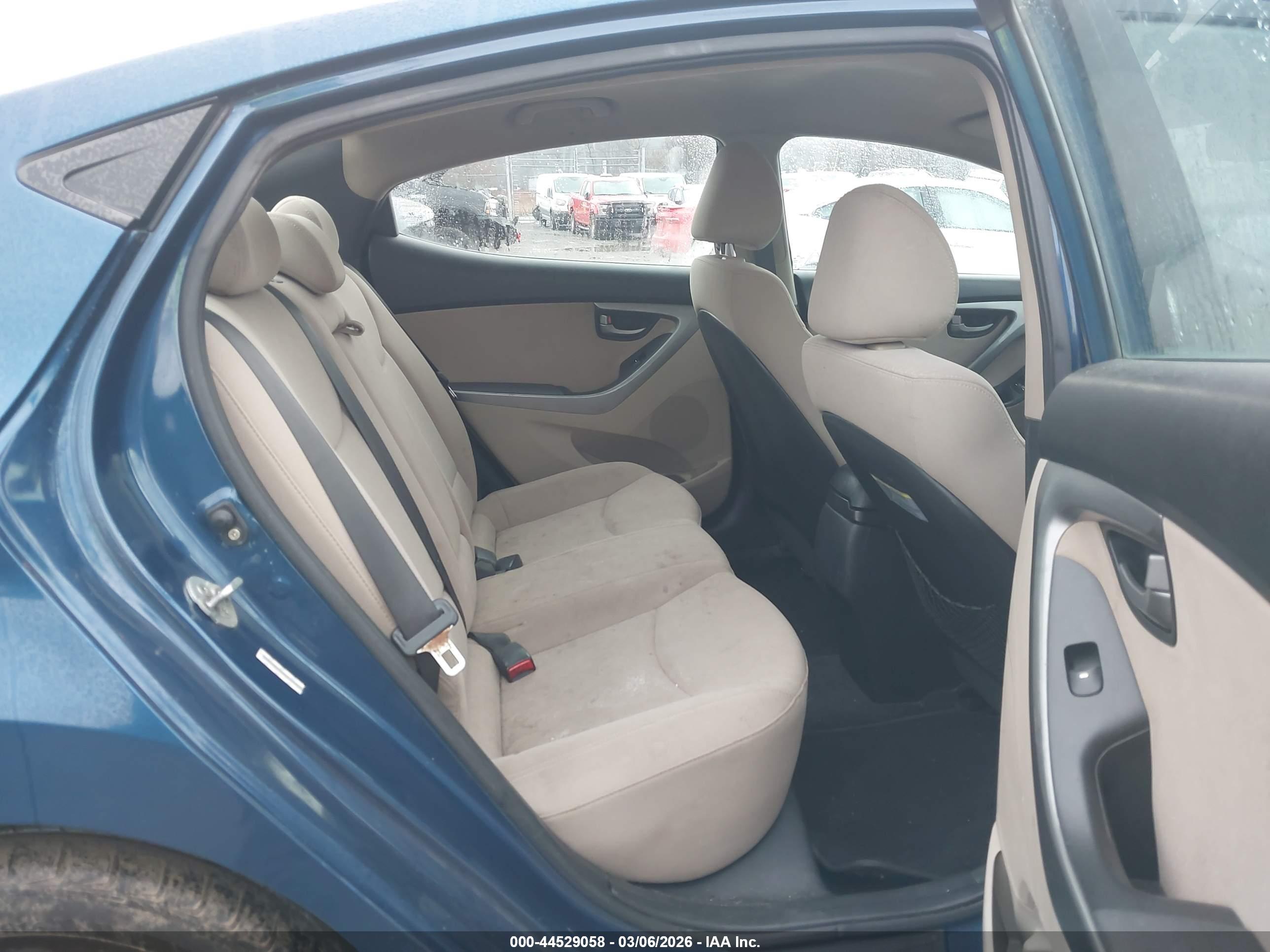 HYUNDAI ELANTRA image 8
