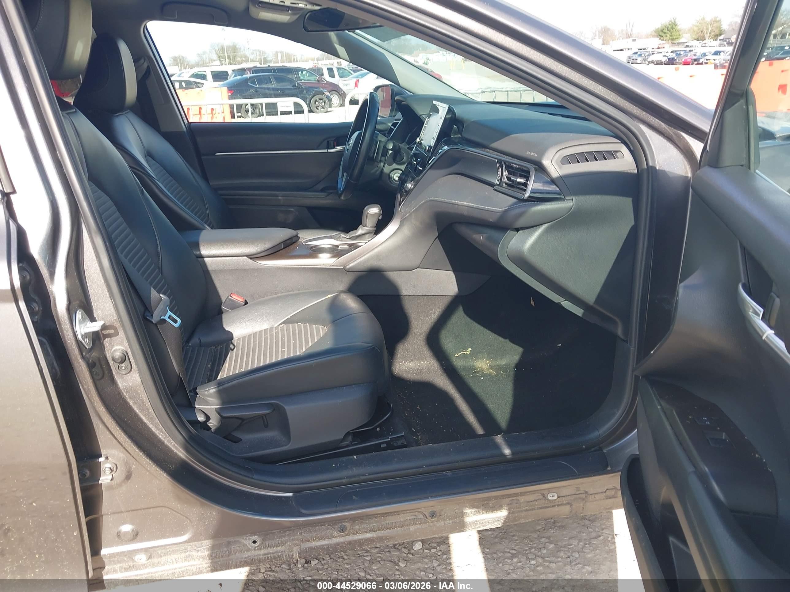 TOYOTA CAMRY image 5