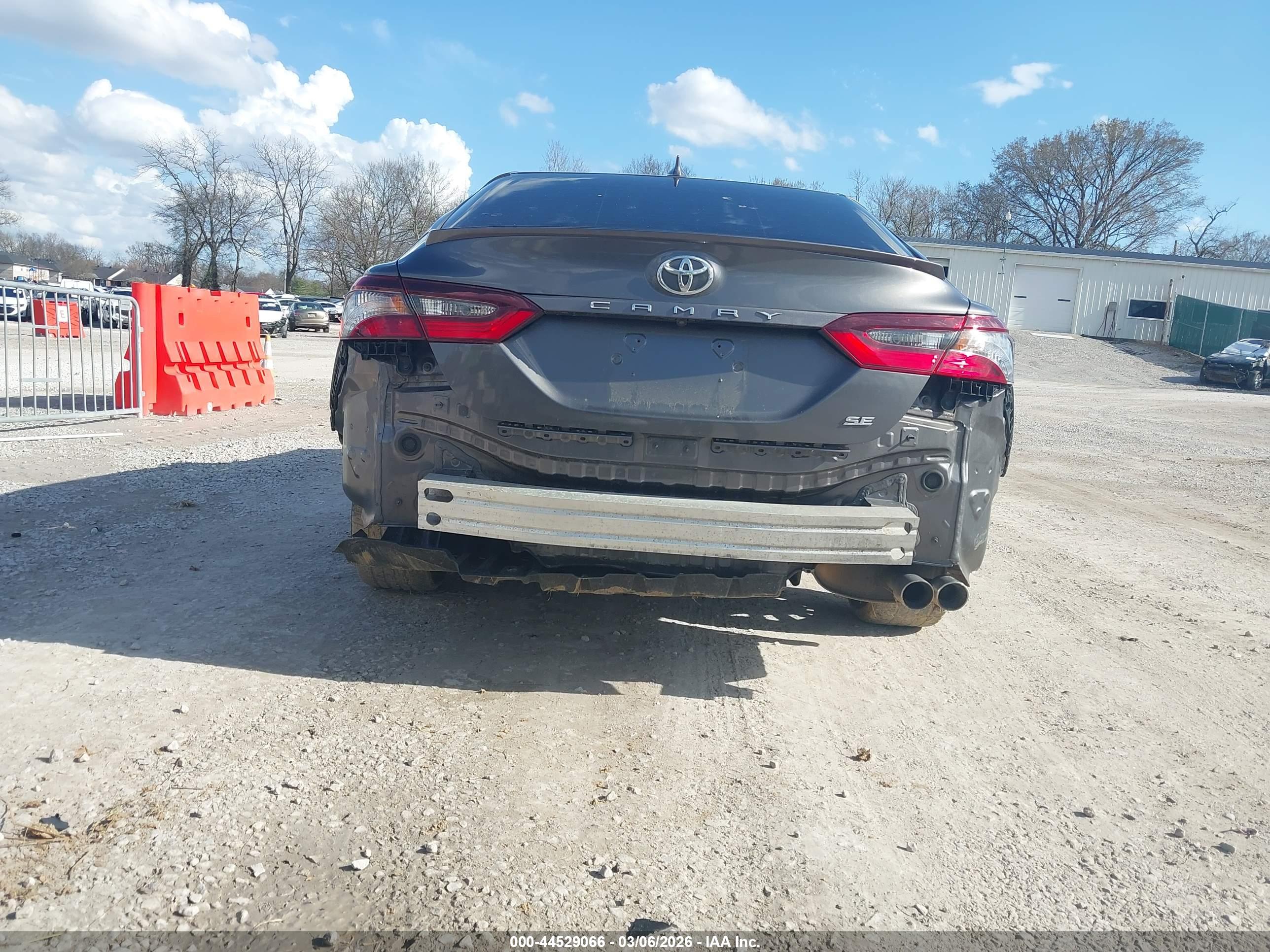 TOYOTA CAMRY image 6