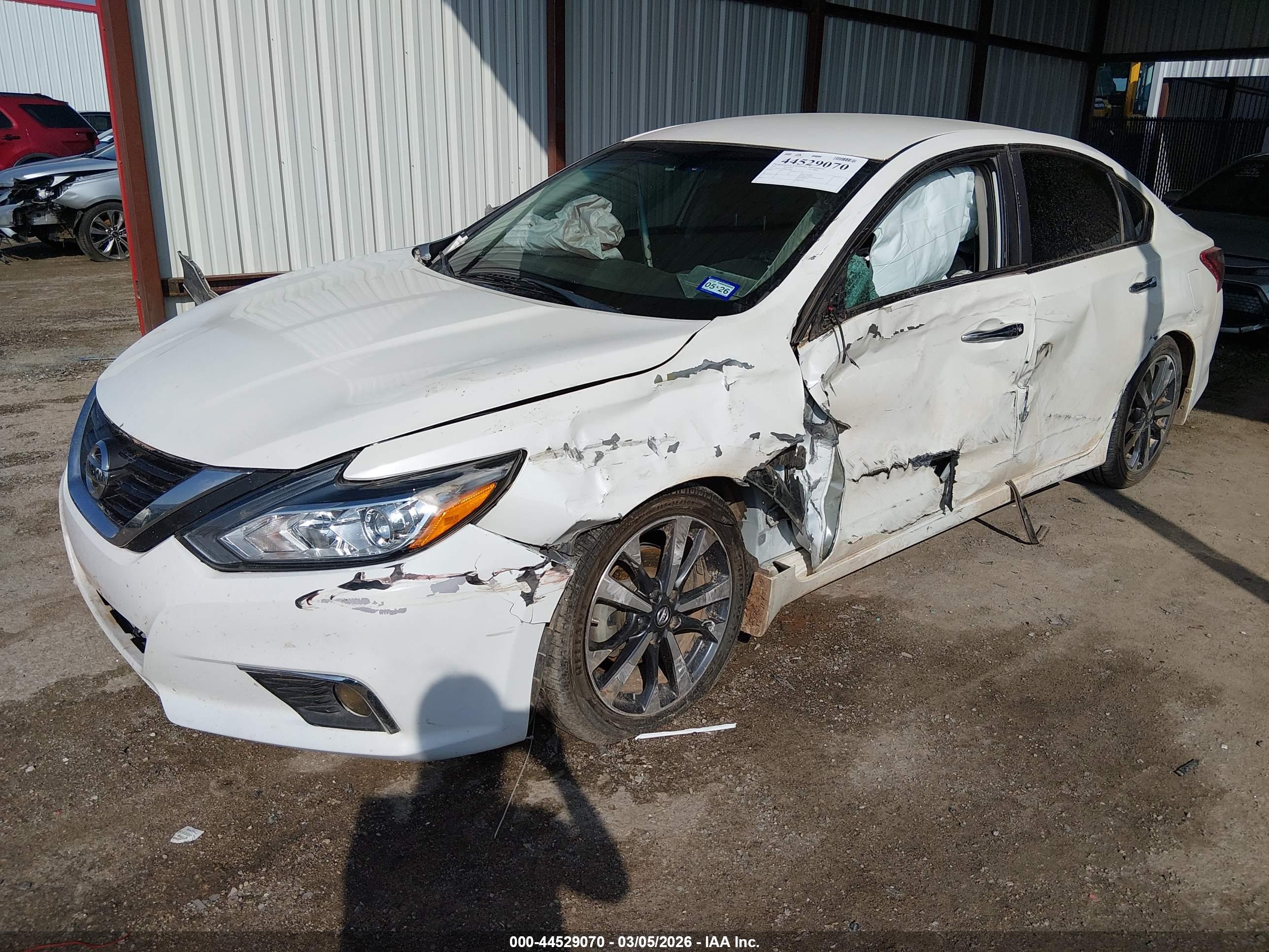 NISSAN ALTIMA image 2