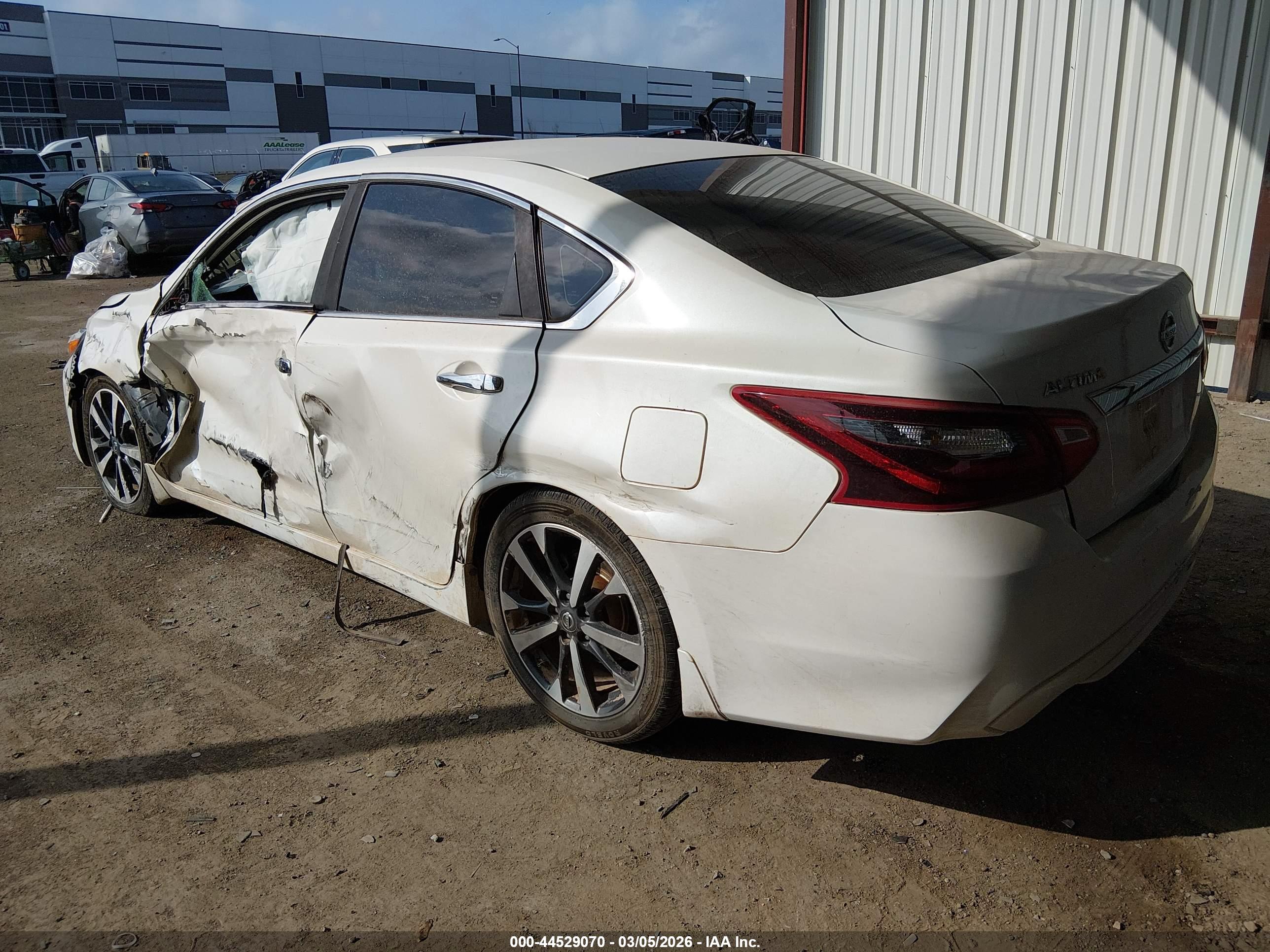 NISSAN ALTIMA image 3