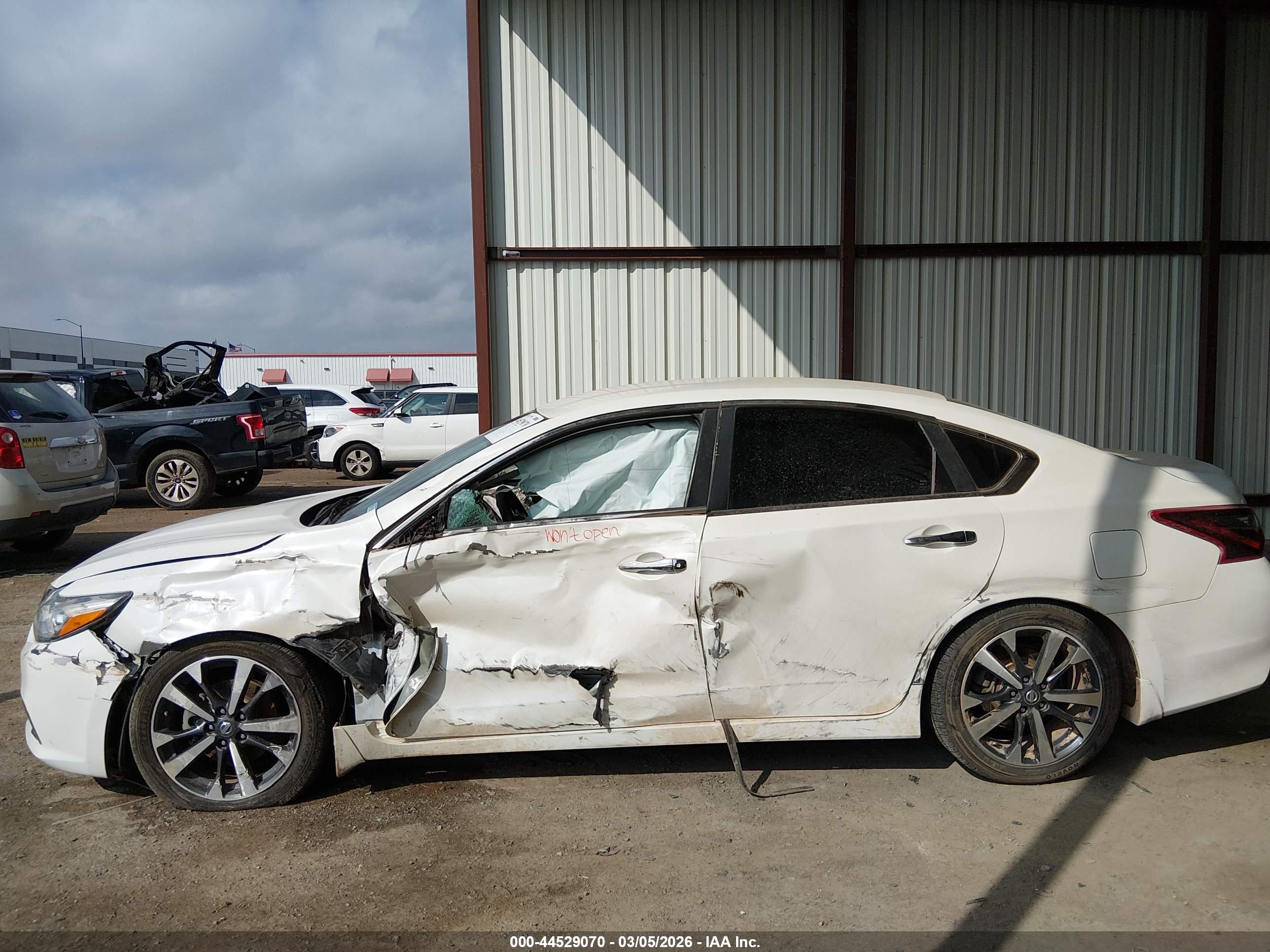 NISSAN ALTIMA image 6