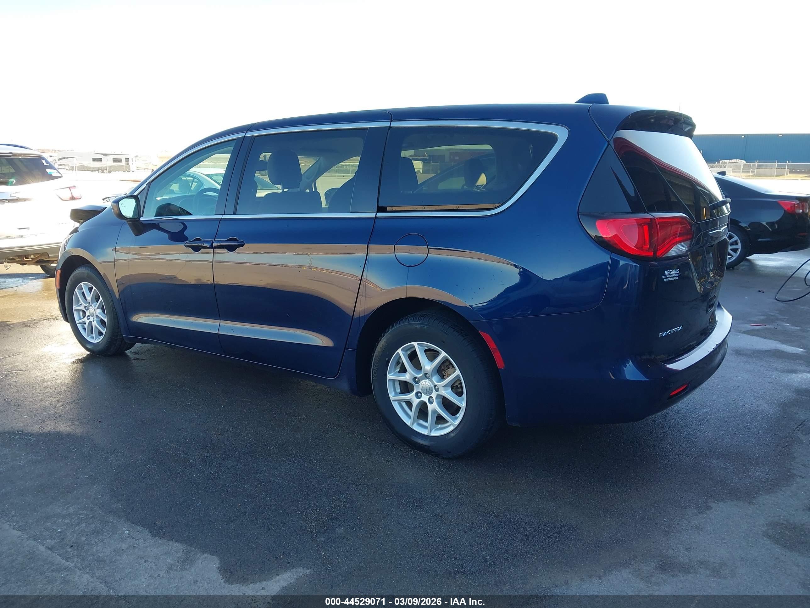 CHRYSLER PACIFICA image 3