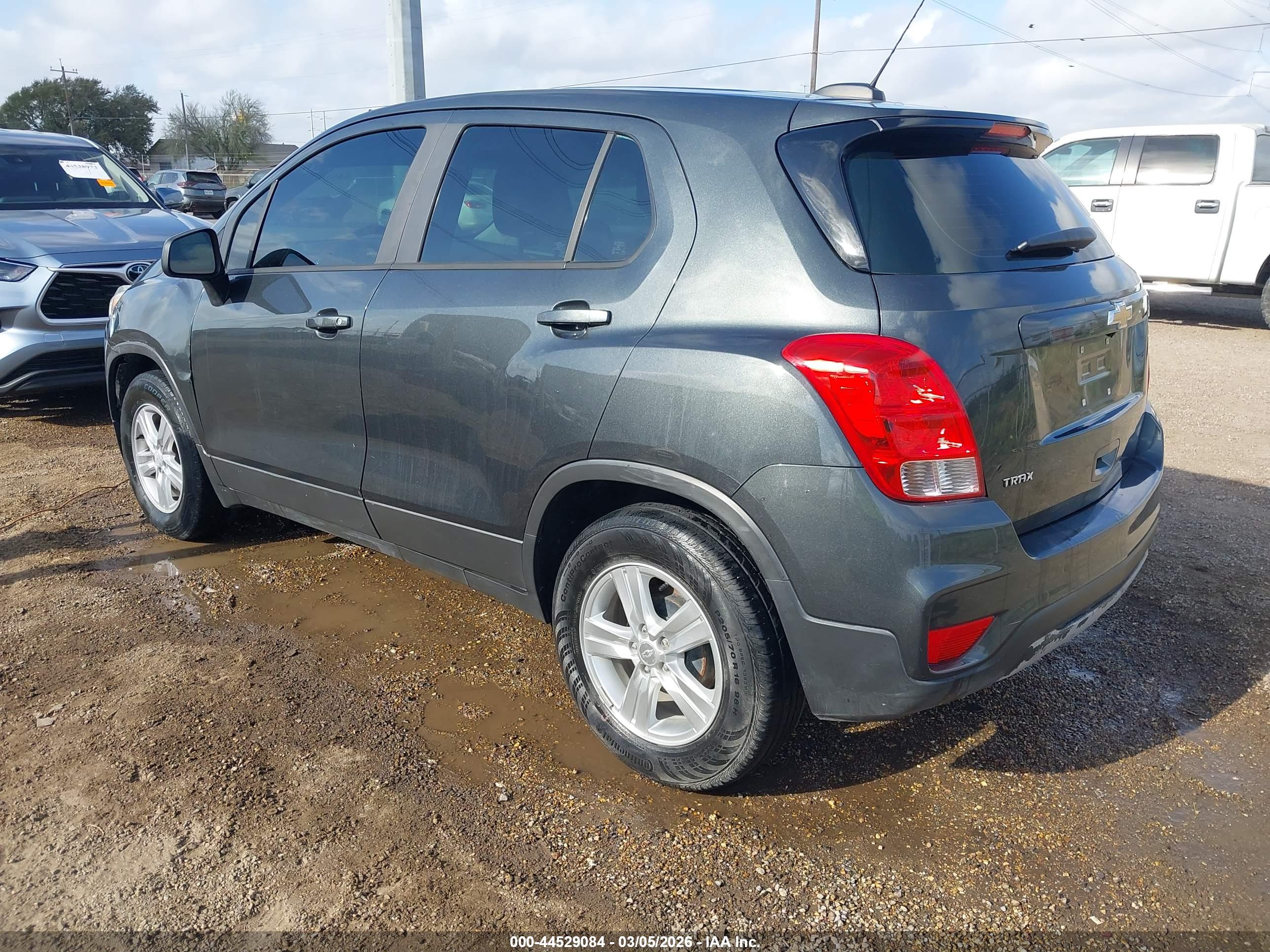 CHEVROLET TRAX image 3