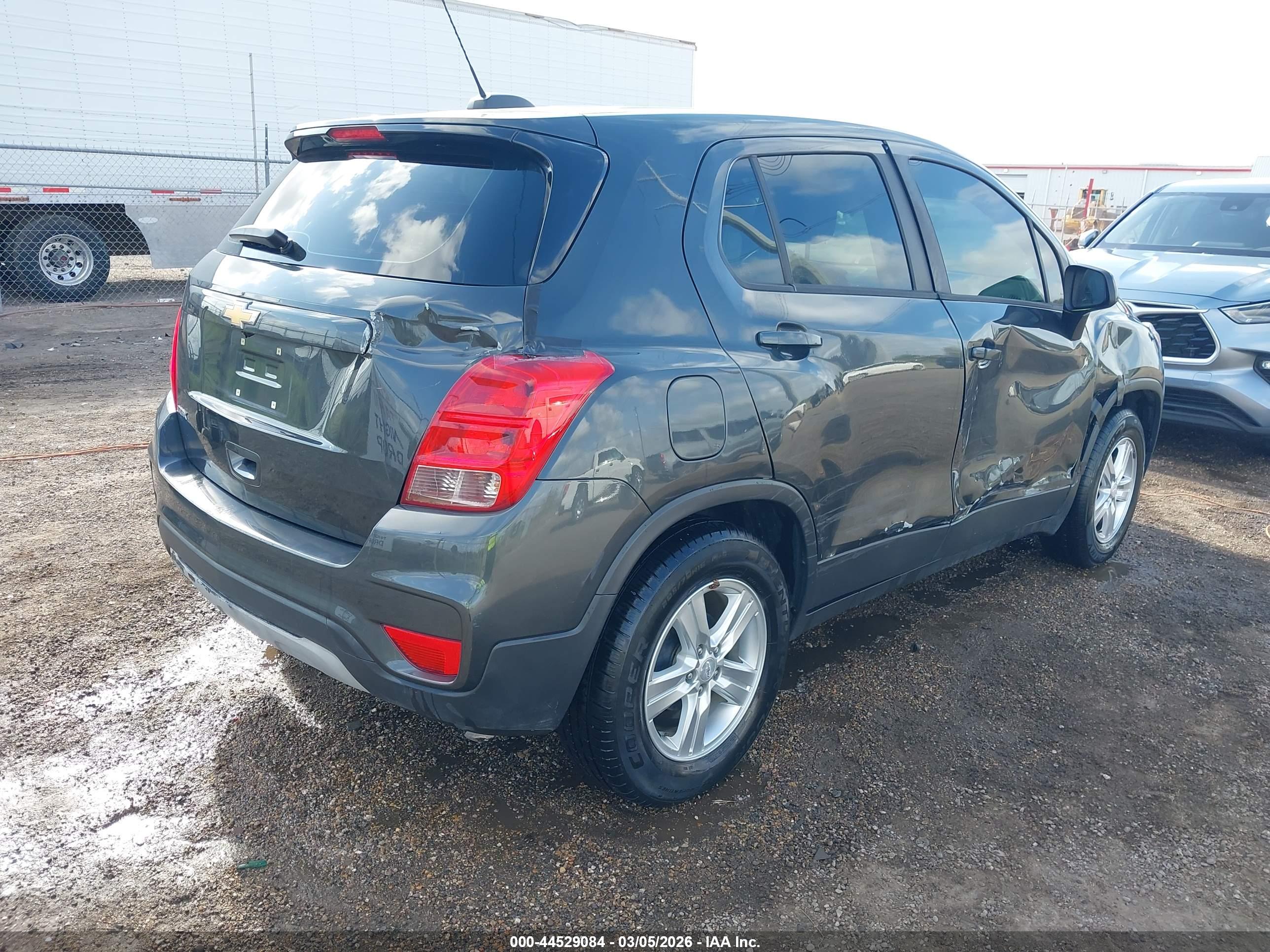 CHEVROLET TRAX image 4