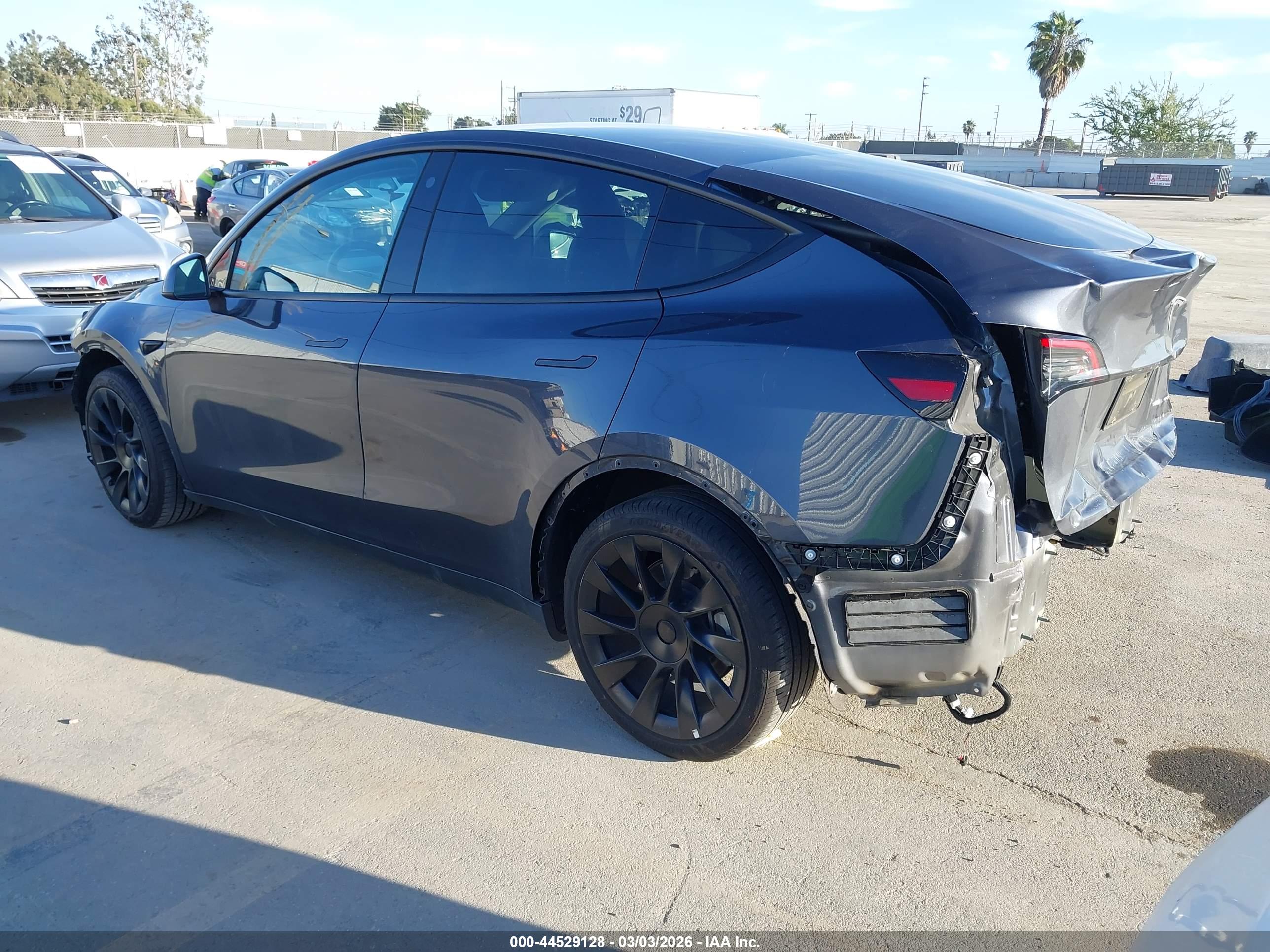 TESLA MODEL image 3