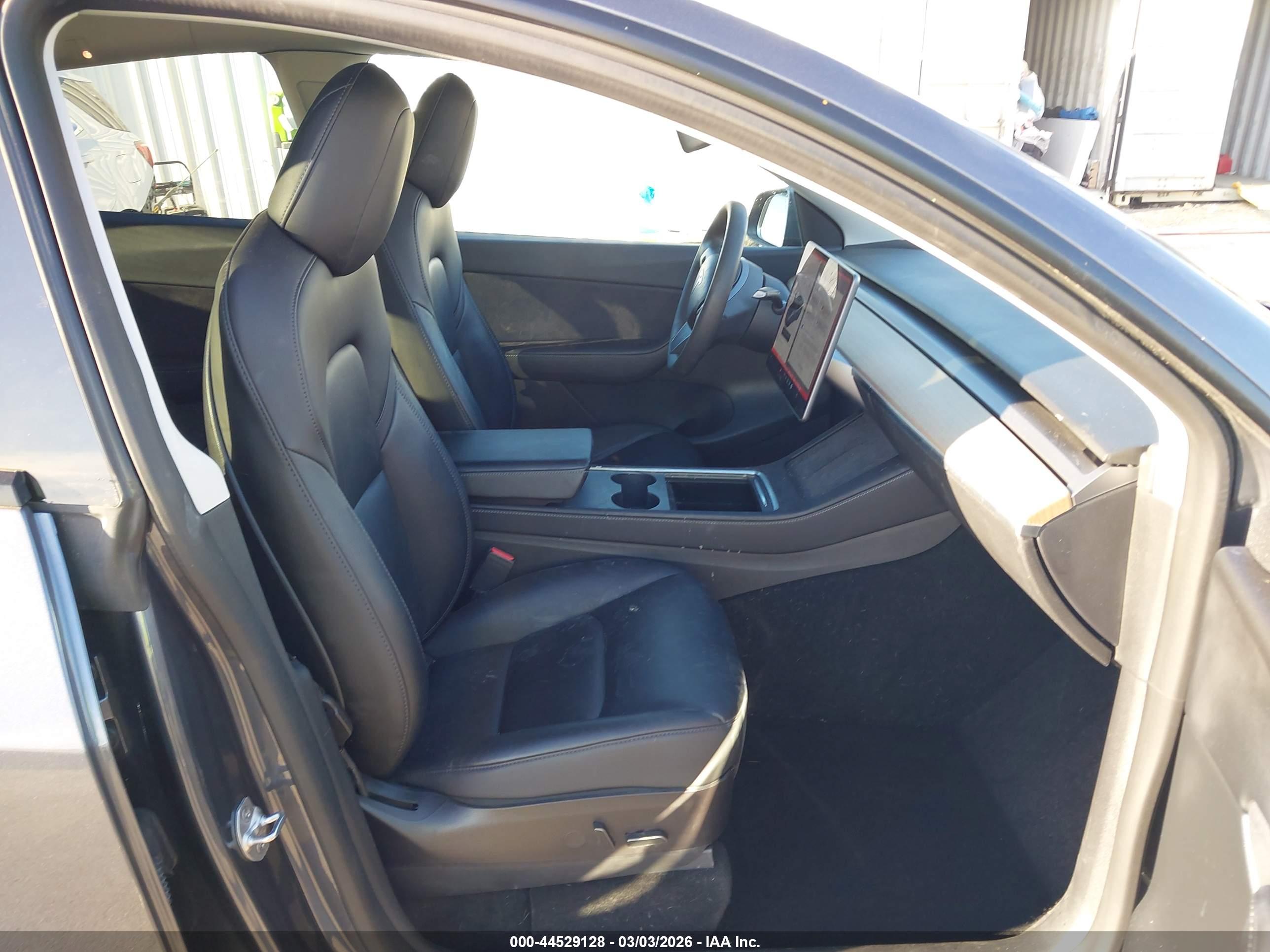 TESLA MODEL image 5
