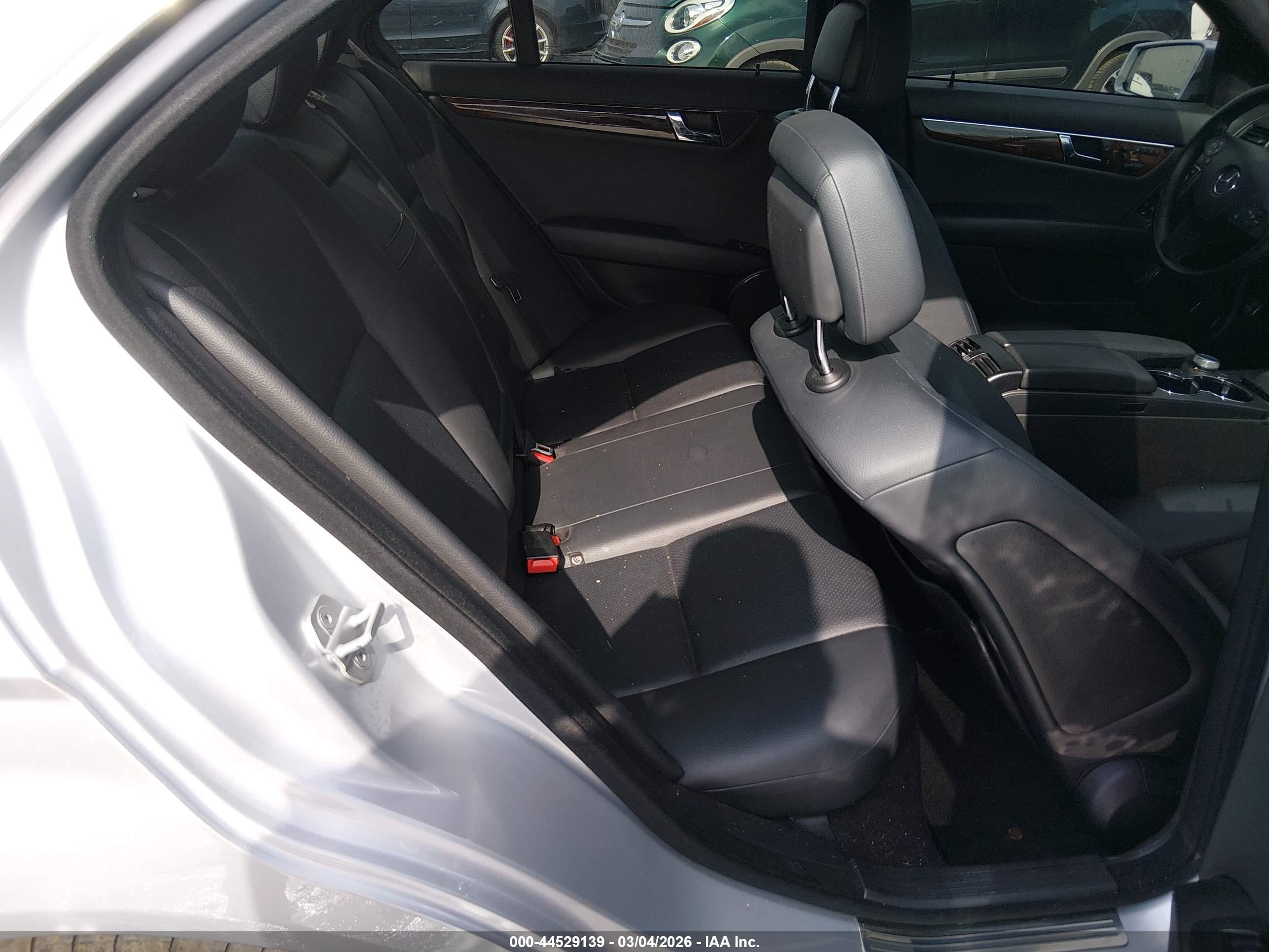 MERCEDES-BENZ C image 8