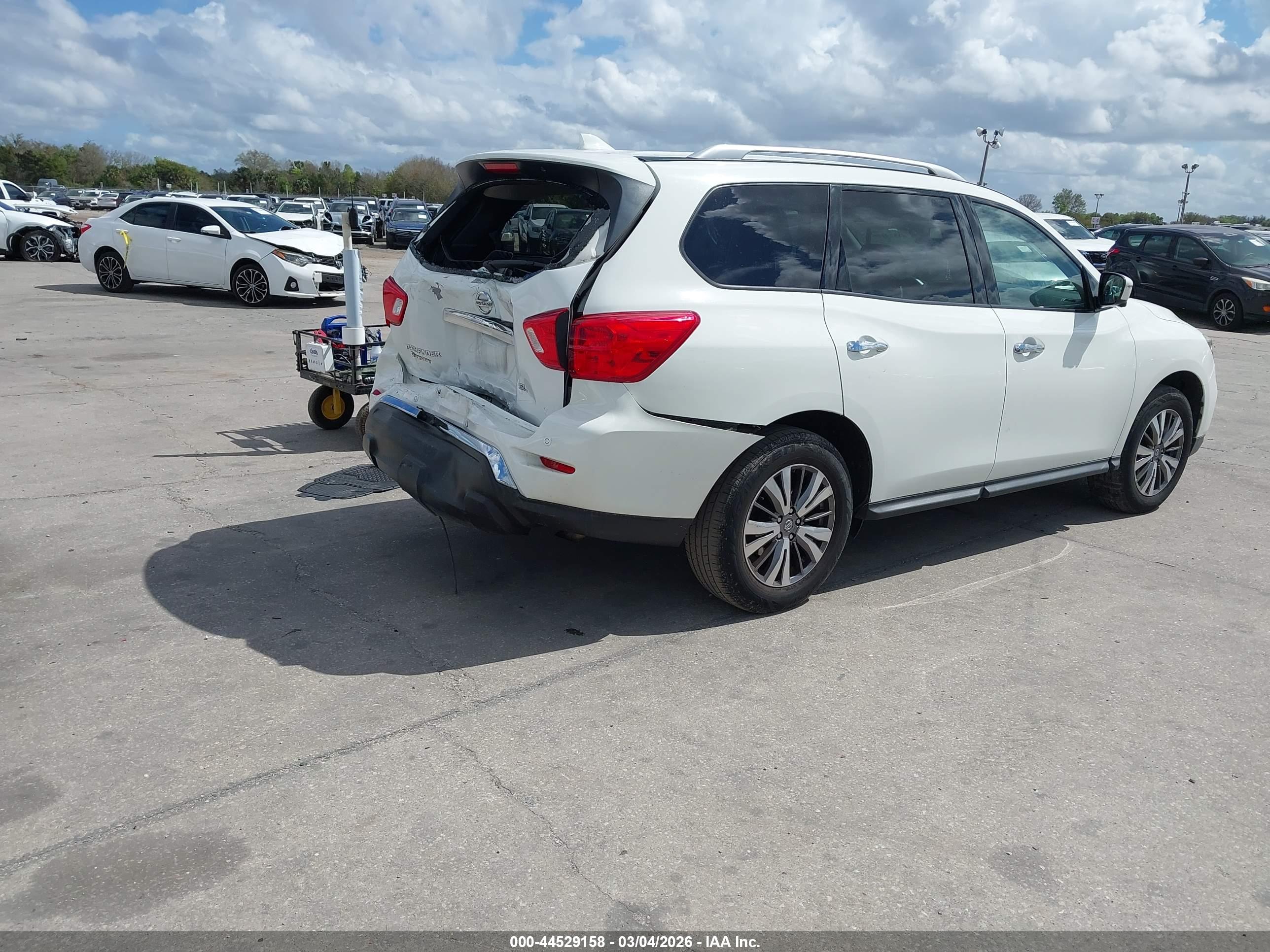 NISSAN PATHFINDER image 4