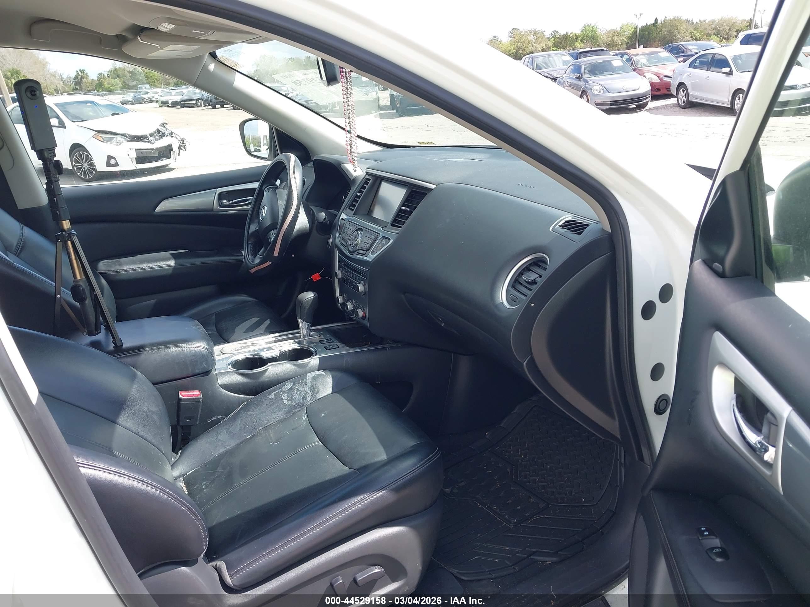 NISSAN PATHFINDER image 5