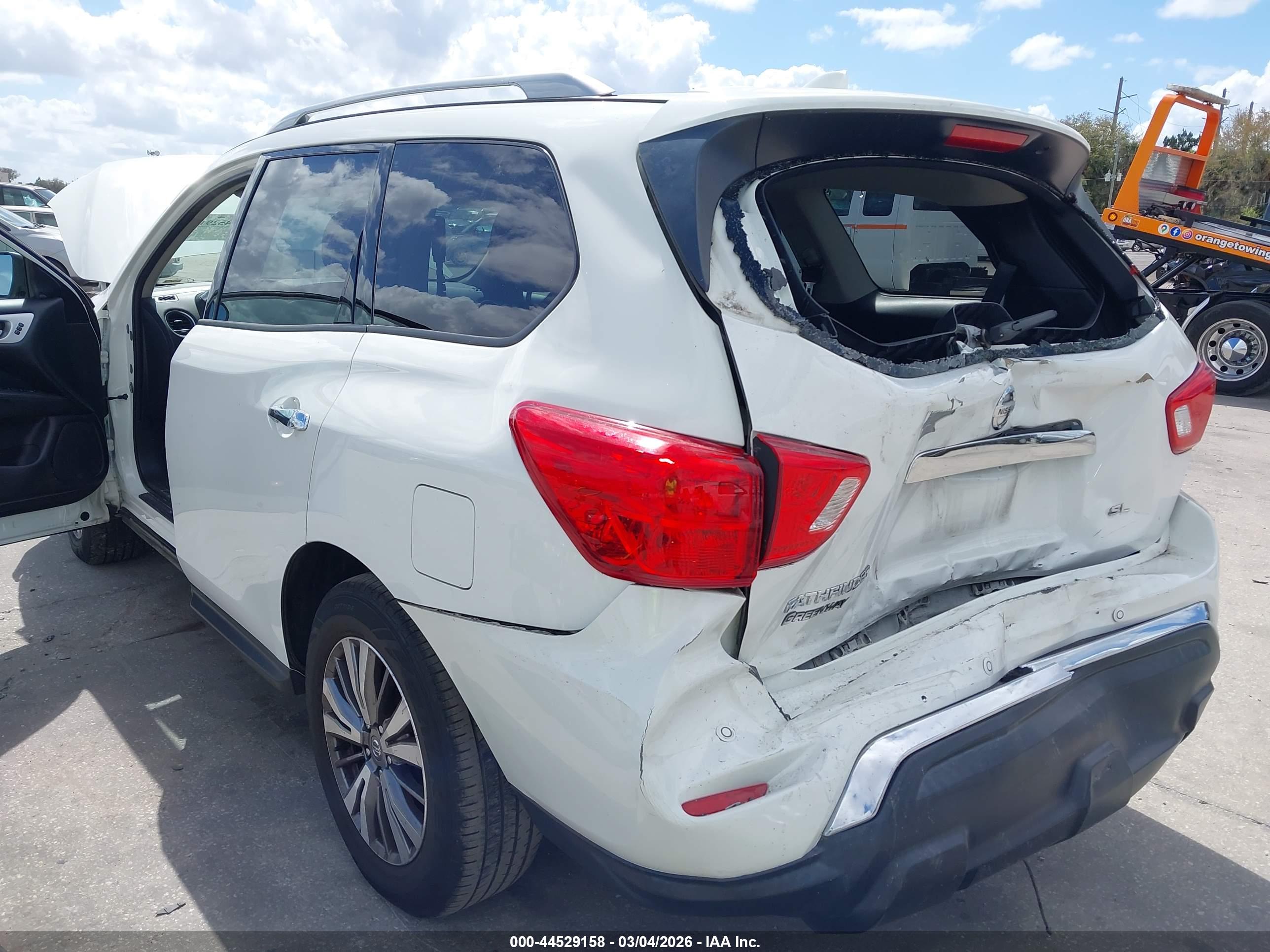 NISSAN PATHFINDER image 6