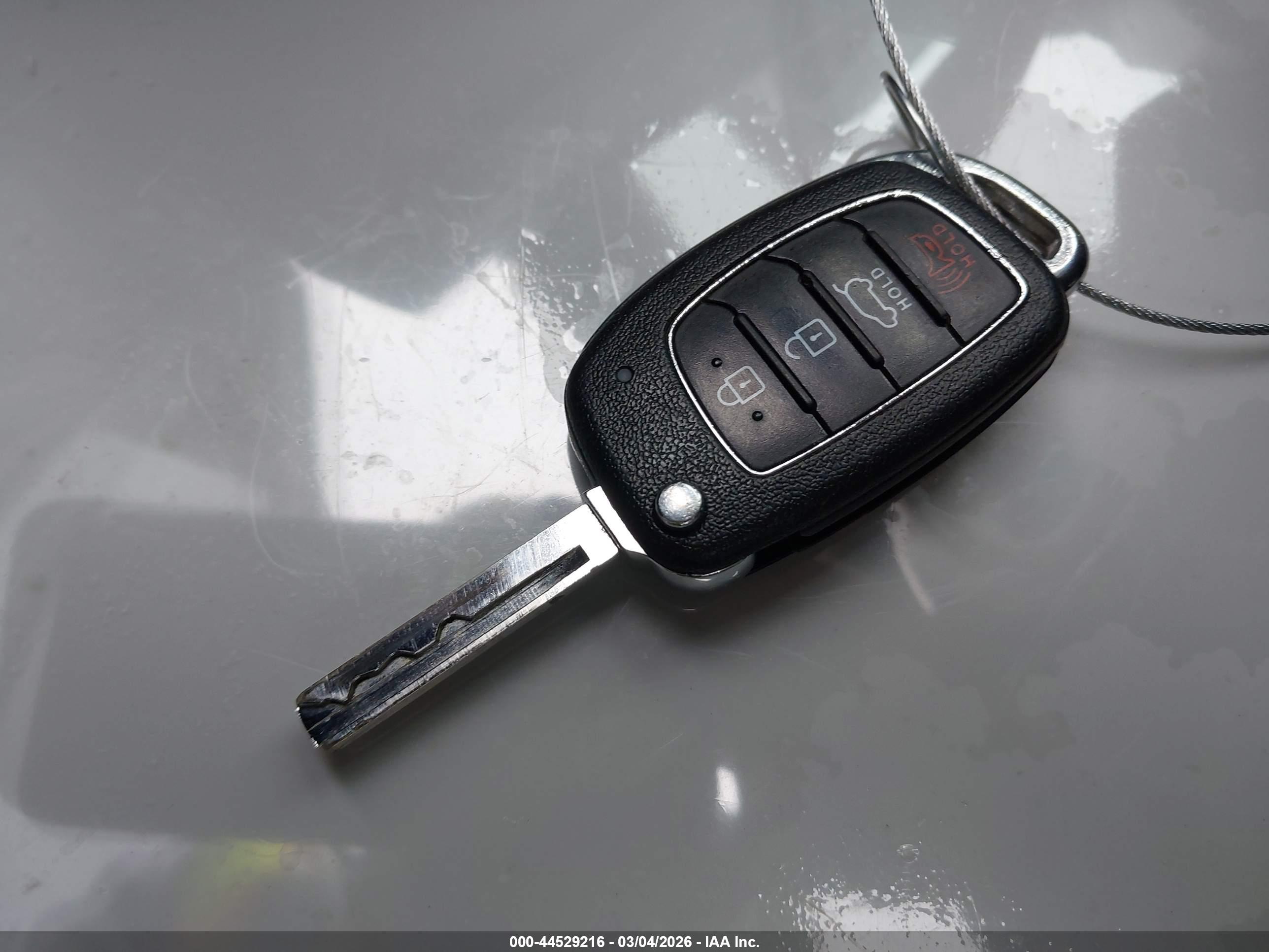 HYUNDAI SANTA image 11