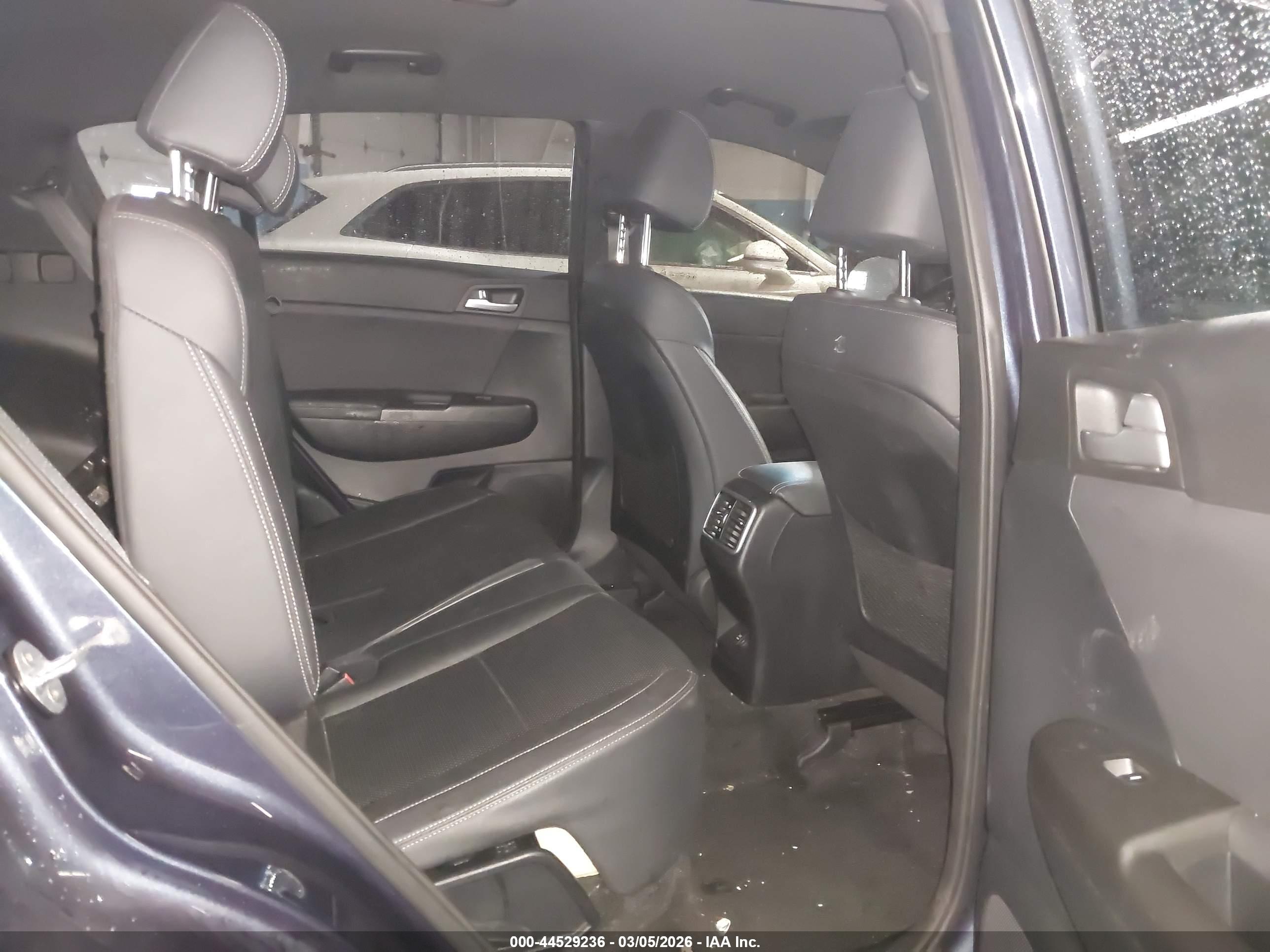 KIA SPORTAGE image 8