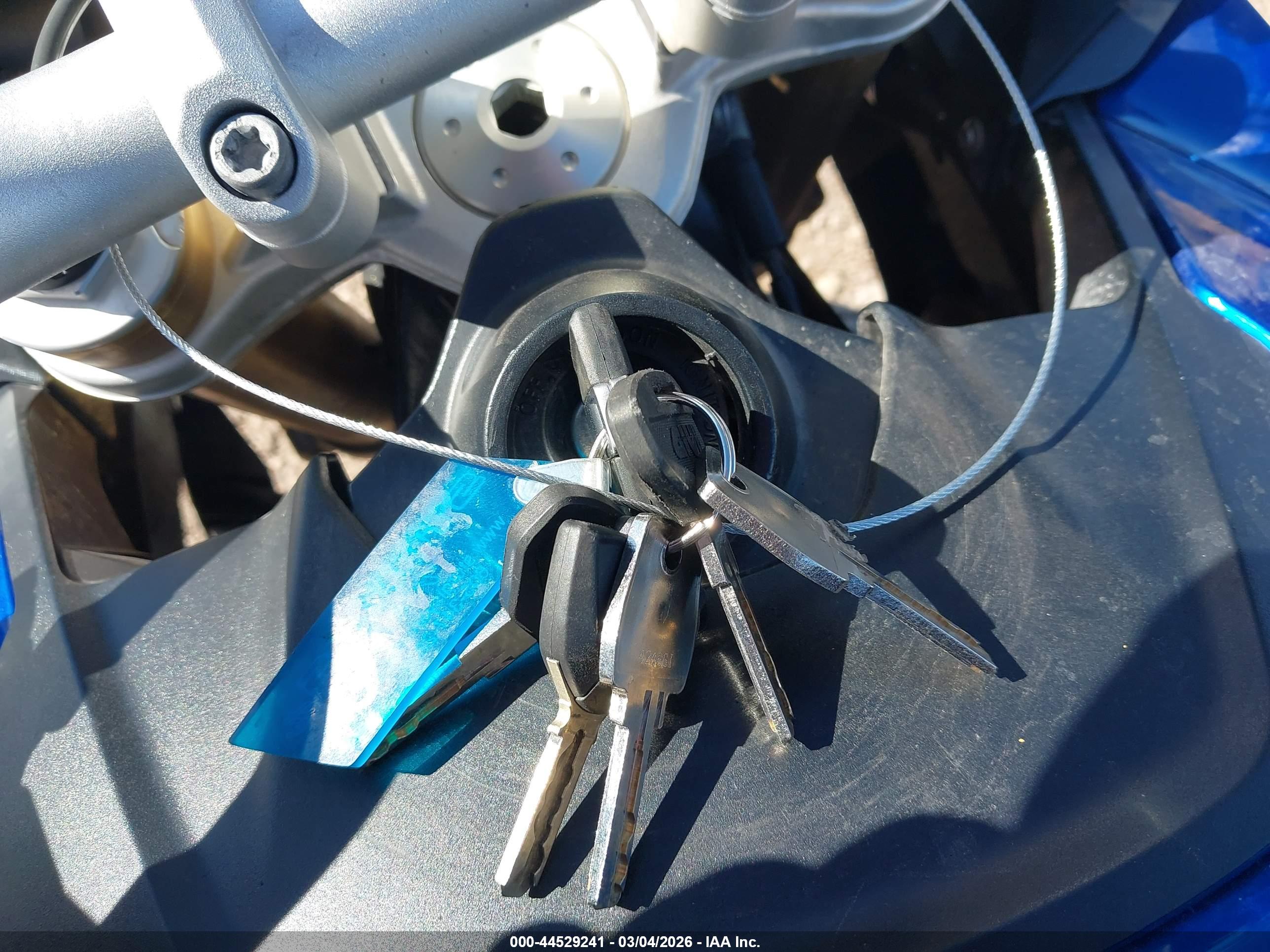 BMW S image 11
