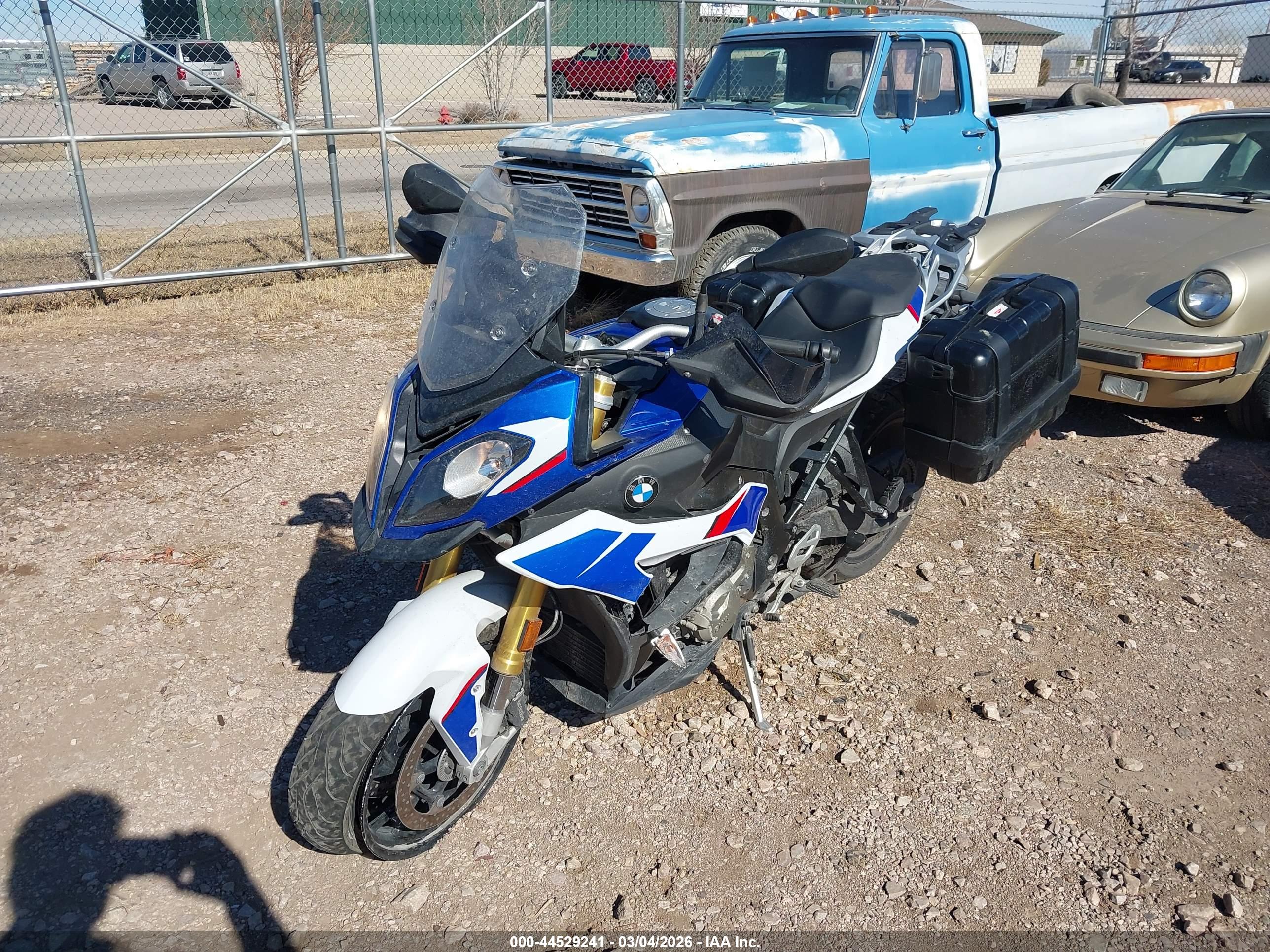 BMW S image 2