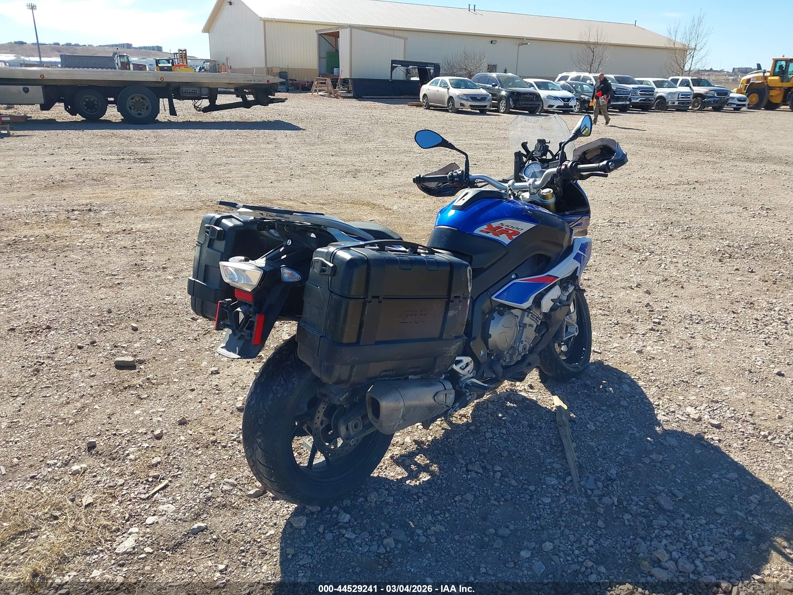 BMW S image 4