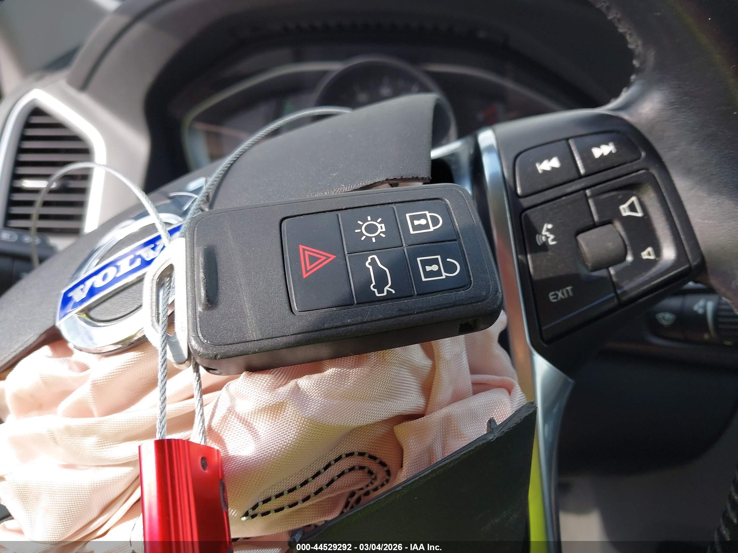VOLVO XC60 image 11