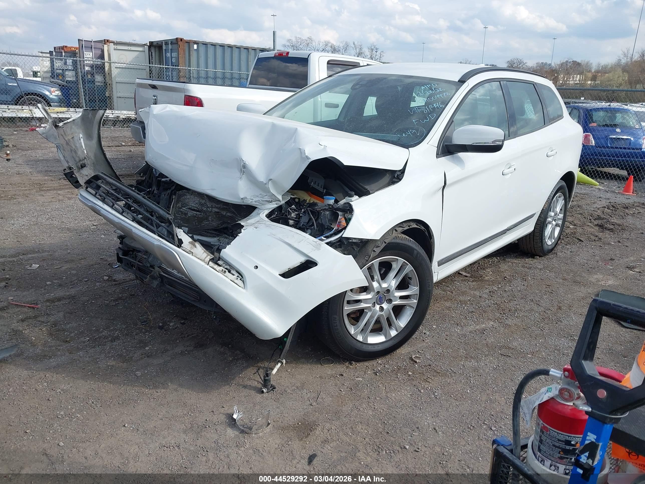 VOLVO XC60 image 2