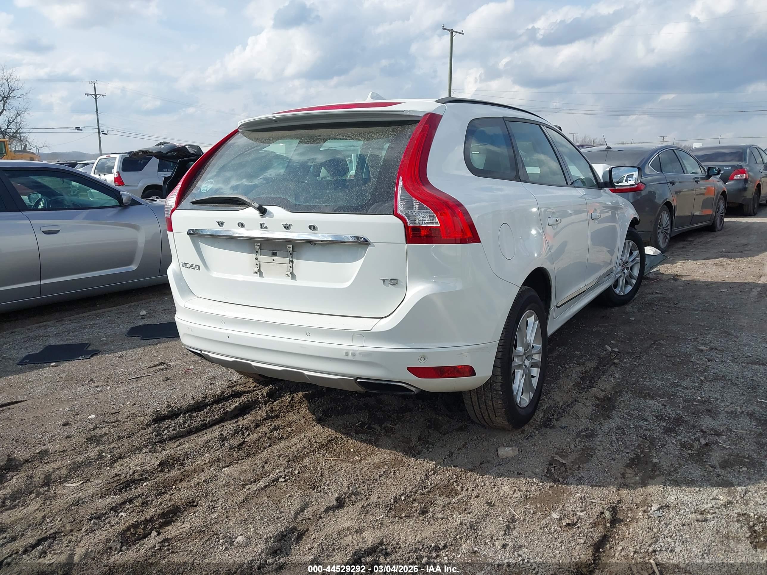 VOLVO XC60 image 4