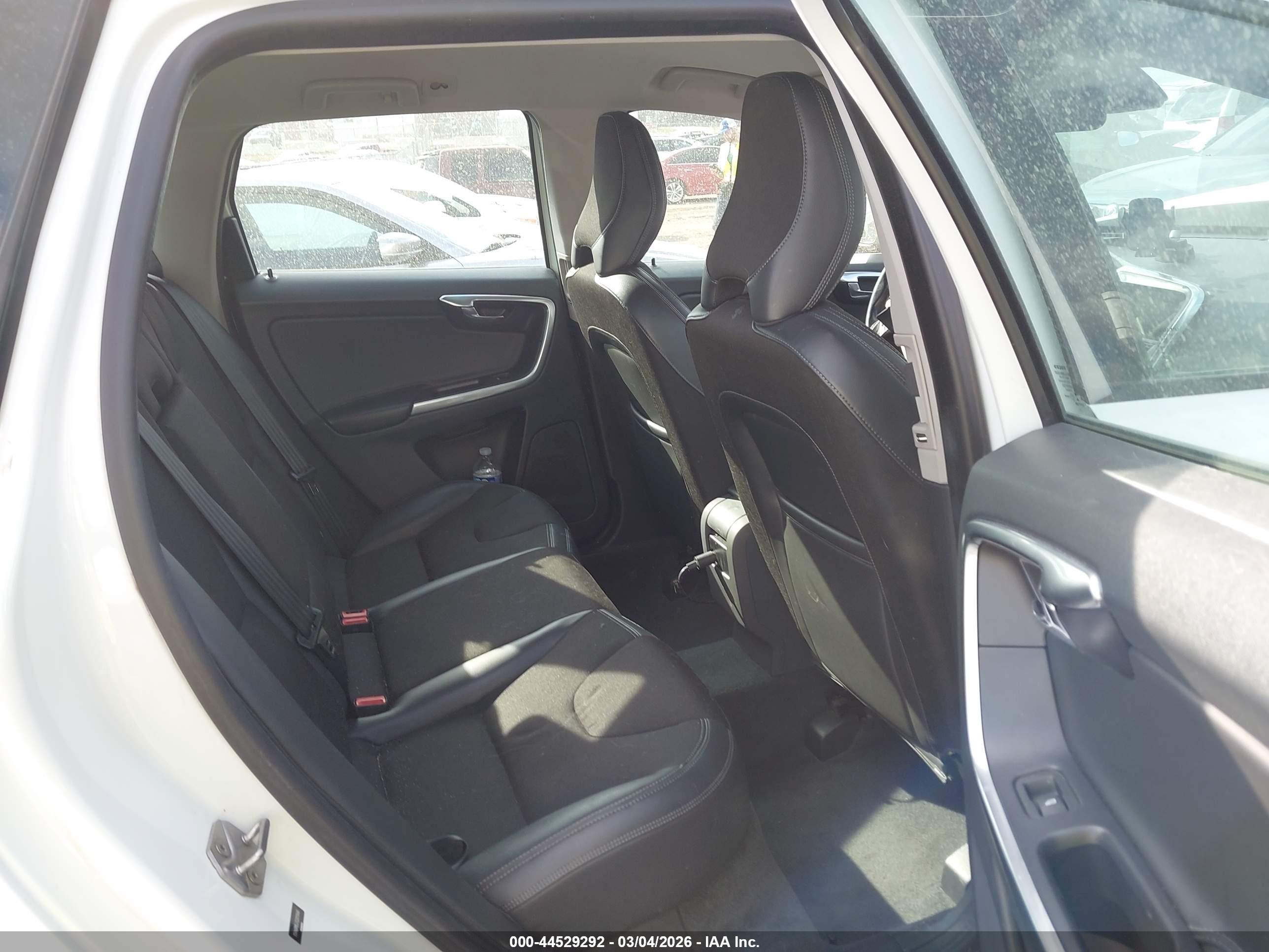 VOLVO XC60 image 8