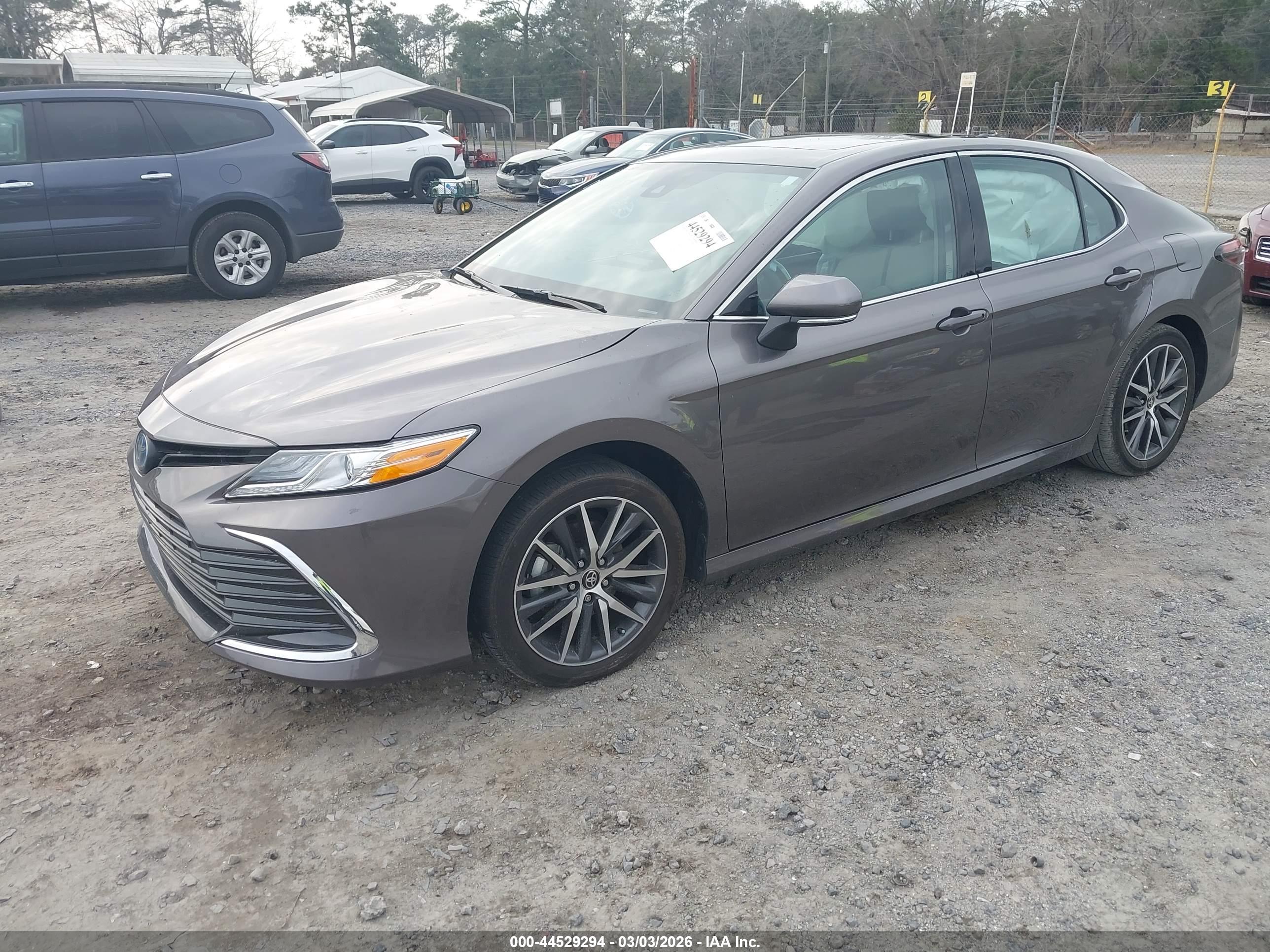 TOYOTA CAMRY image 2