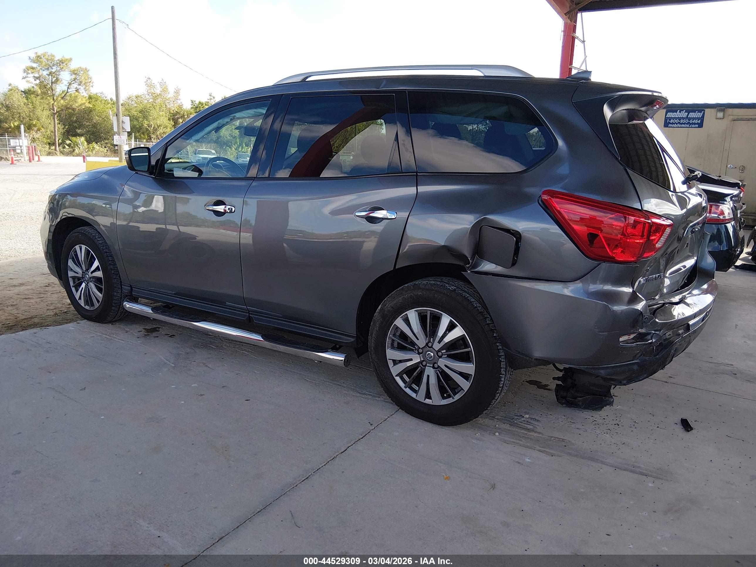 NISSAN PATHFINDER image 3