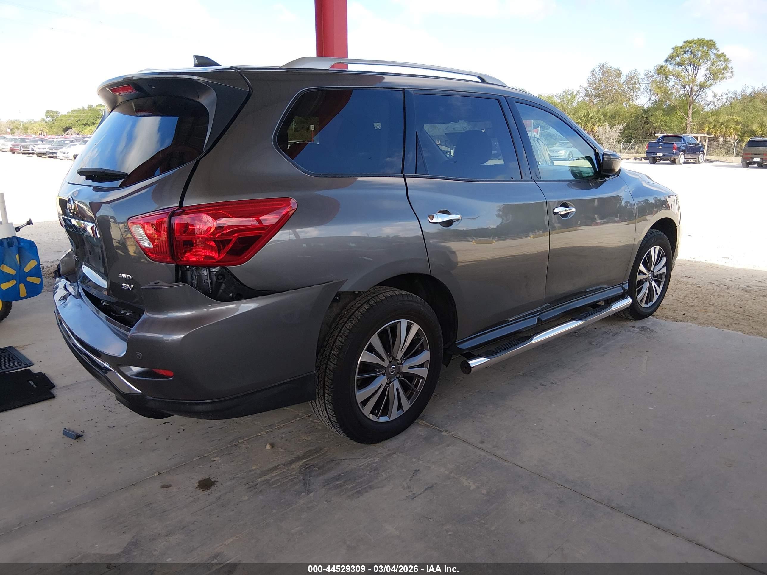 NISSAN PATHFINDER image 4