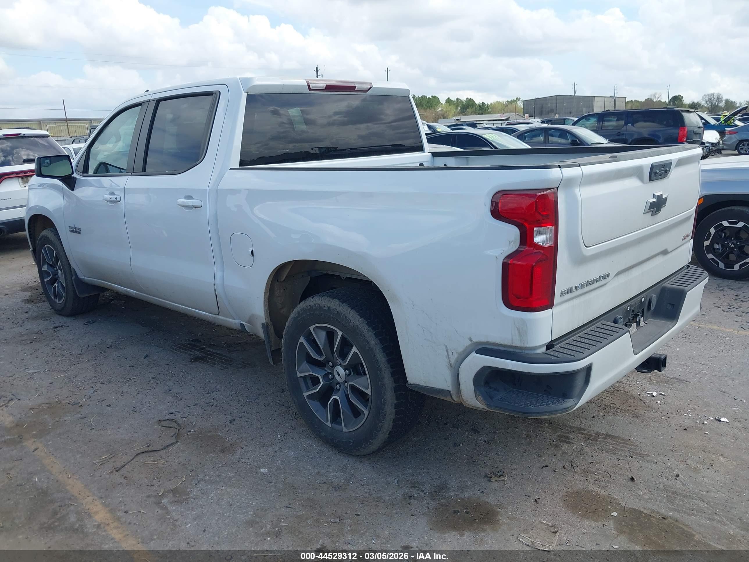 CHEVROLET SILVERADO image 3