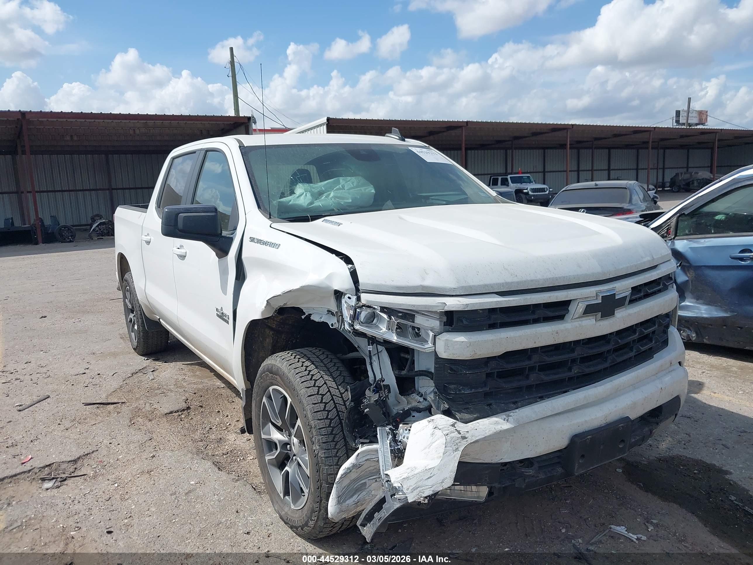 CHEVROLET SILVERADO image 6