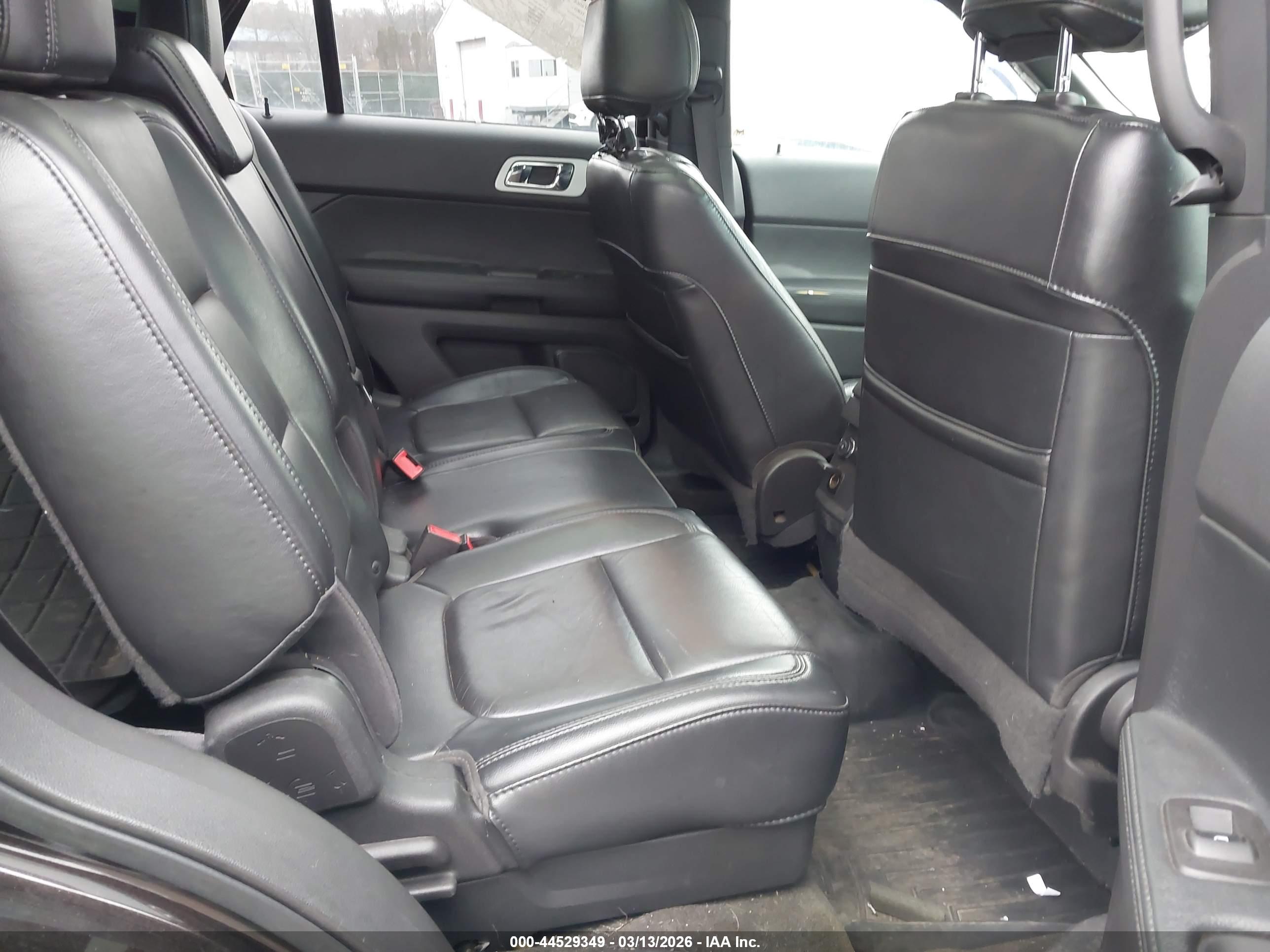 FORD EXPLORER image 8