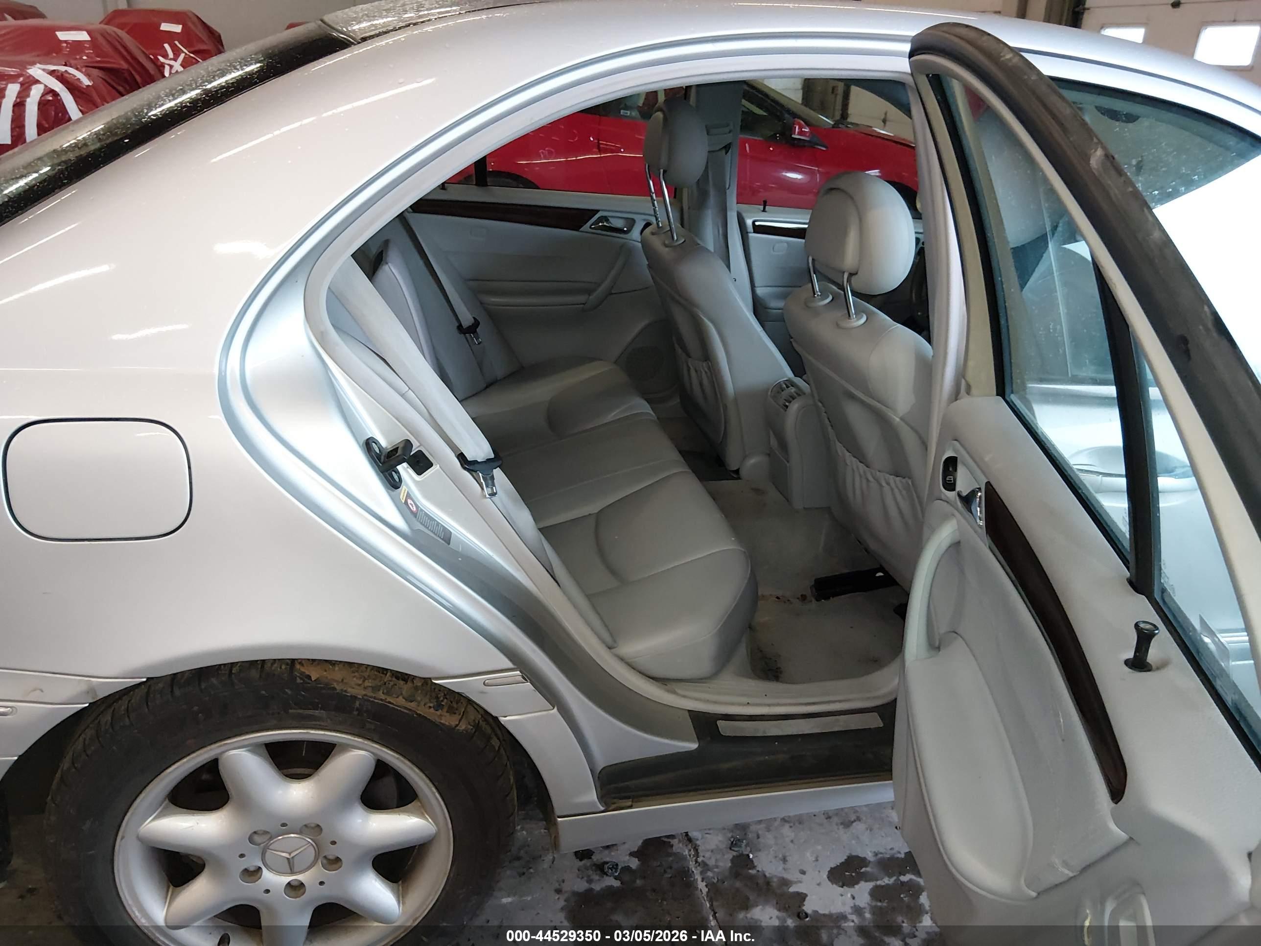 MERCEDES-BENZ C image 8