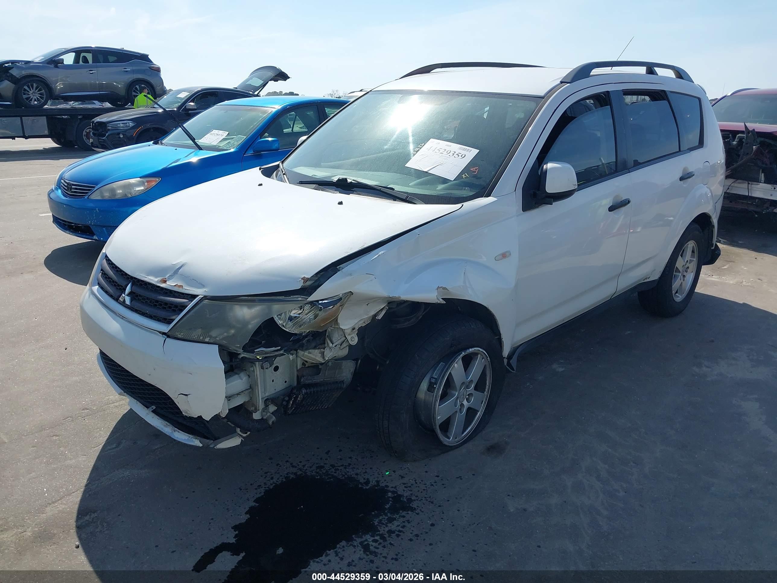 MITSUBISHI OUTLANDER image 2