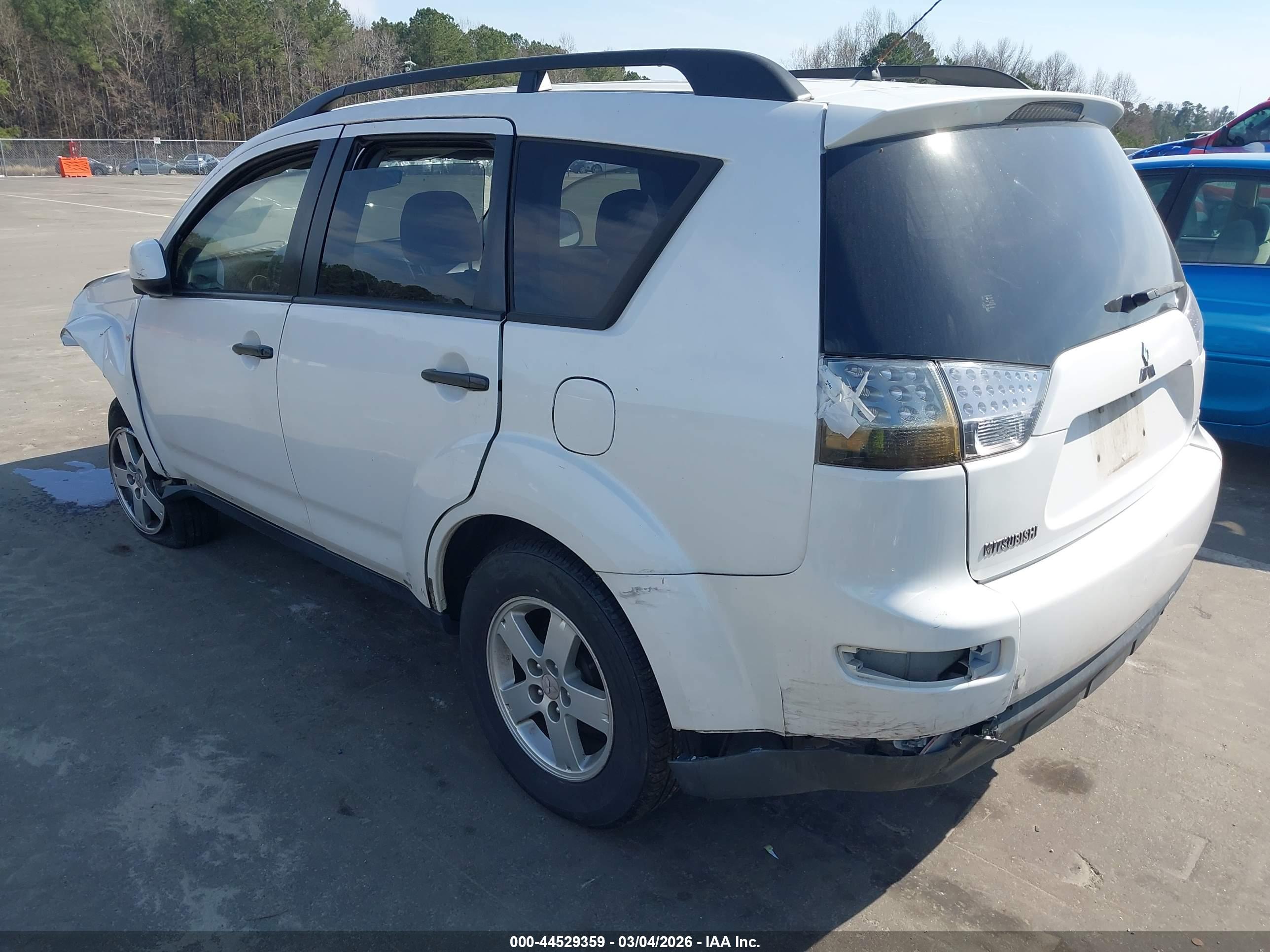 MITSUBISHI OUTLANDER image 3