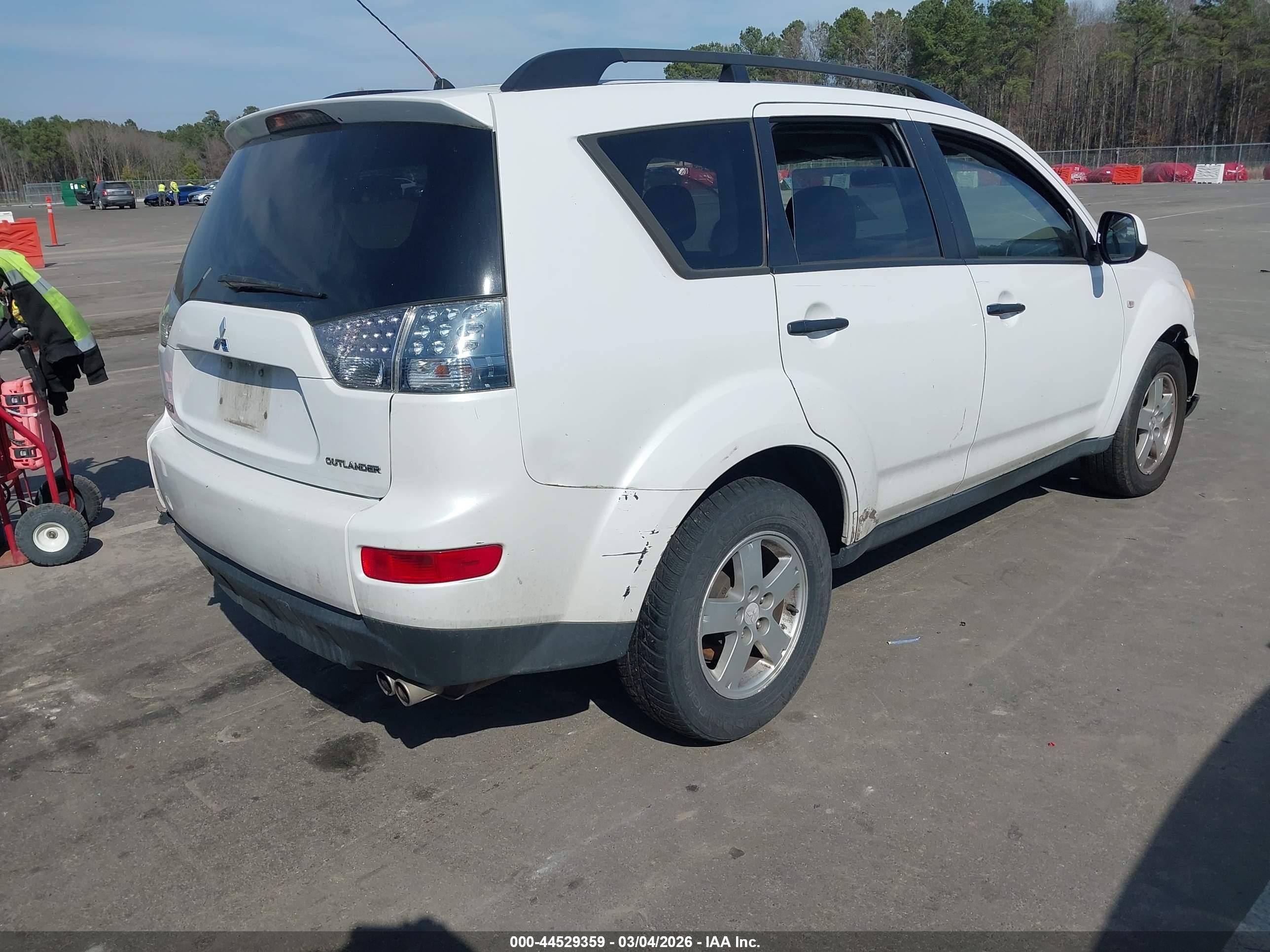 MITSUBISHI OUTLANDER image 4