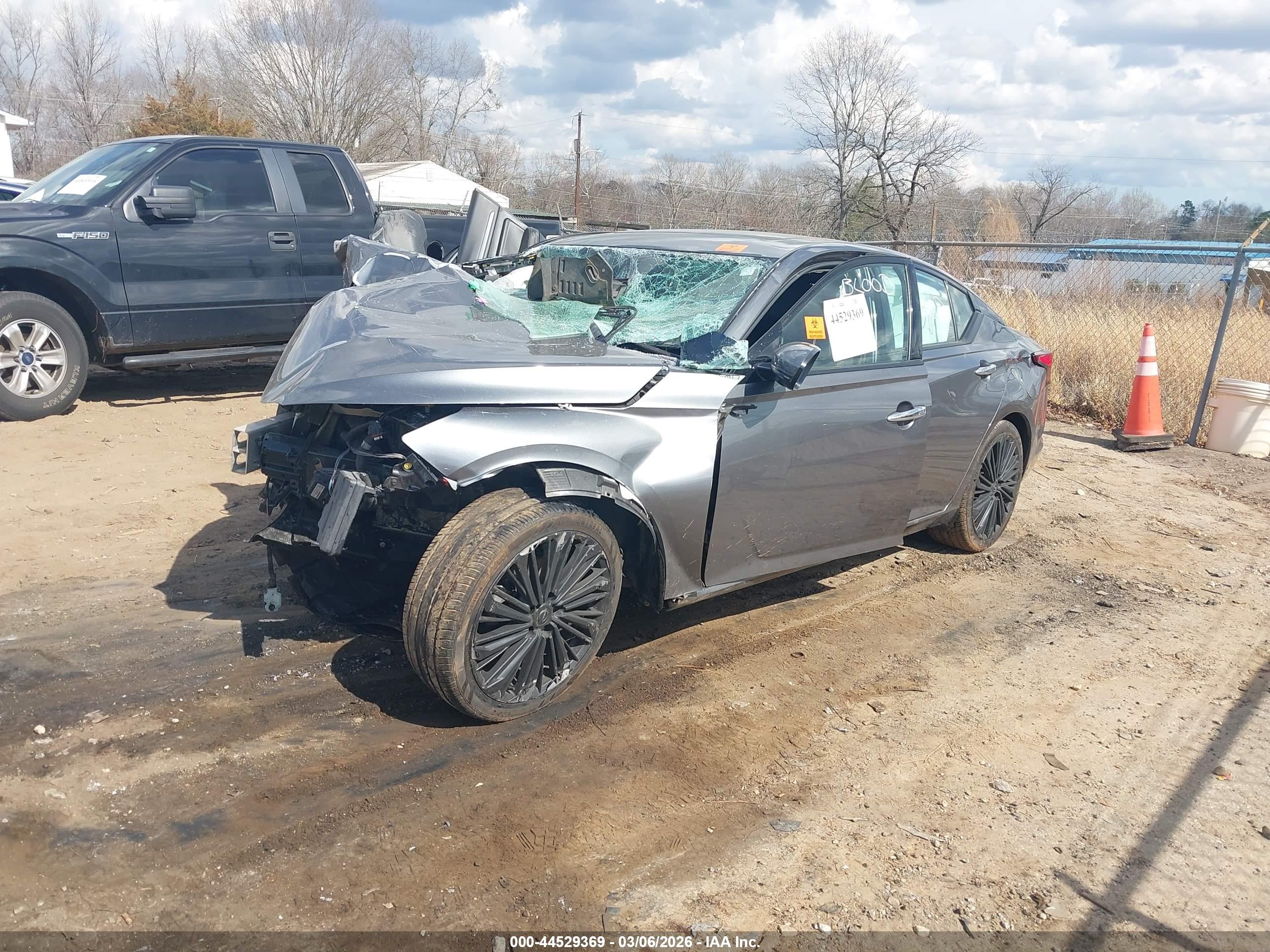 NISSAN ALTIMA image 2