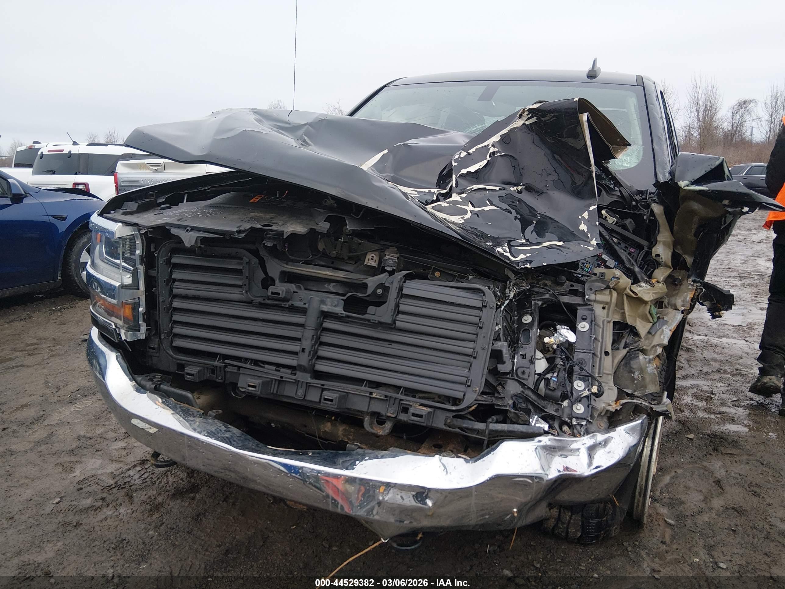 CHEVROLET SILVERADO image 6