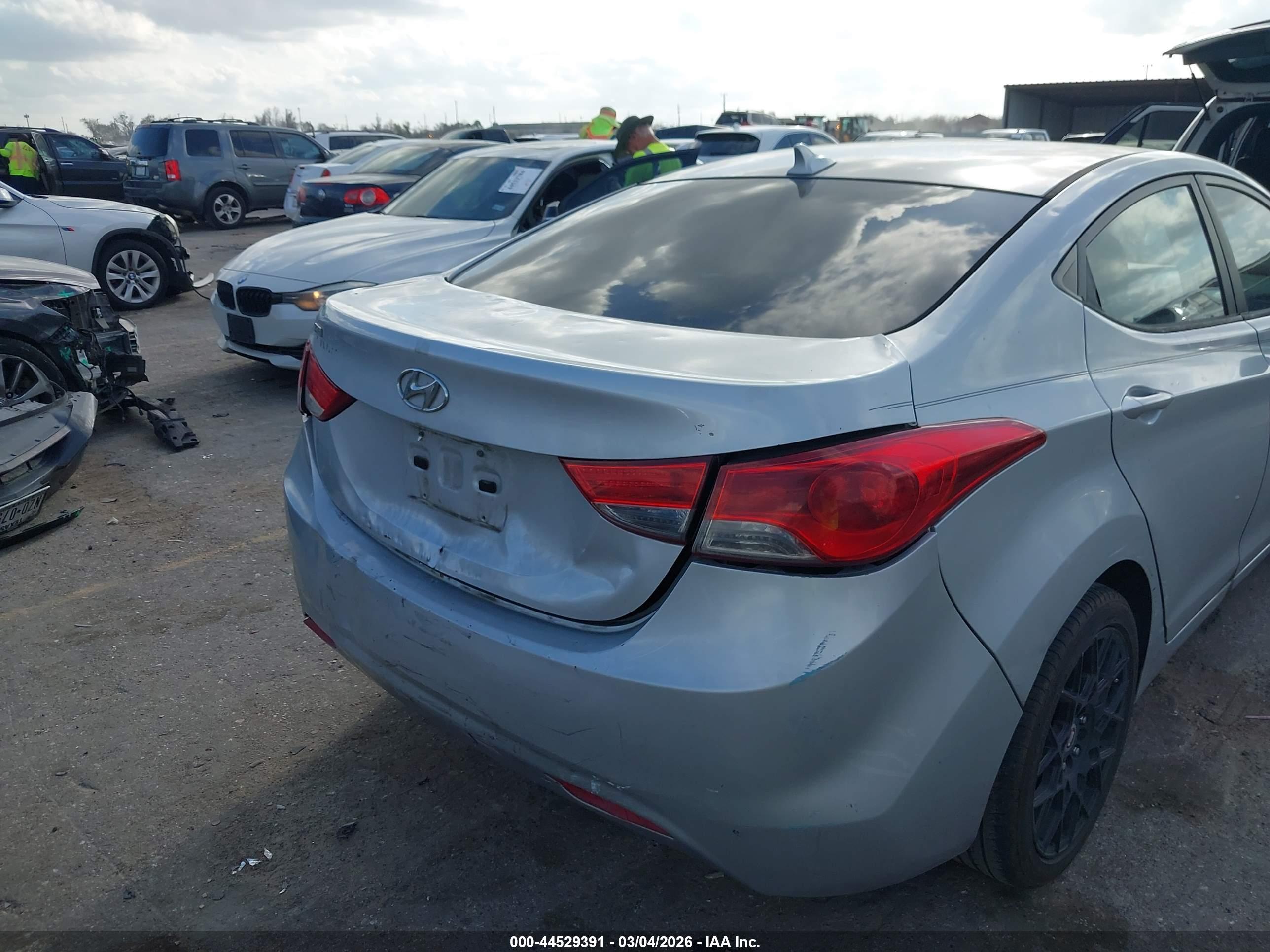 HYUNDAI ELANTRA image 6