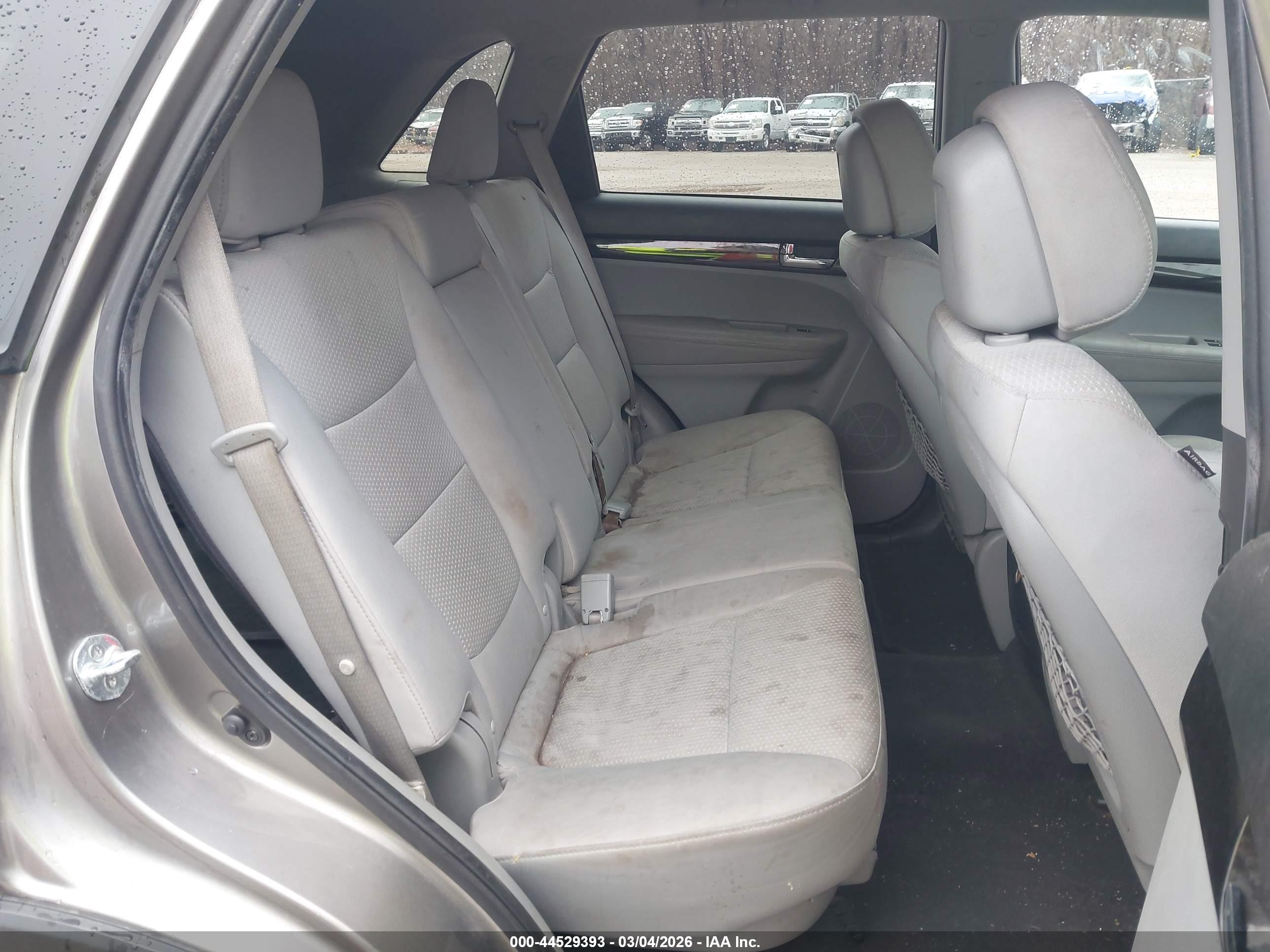 KIA SORENTO image 8