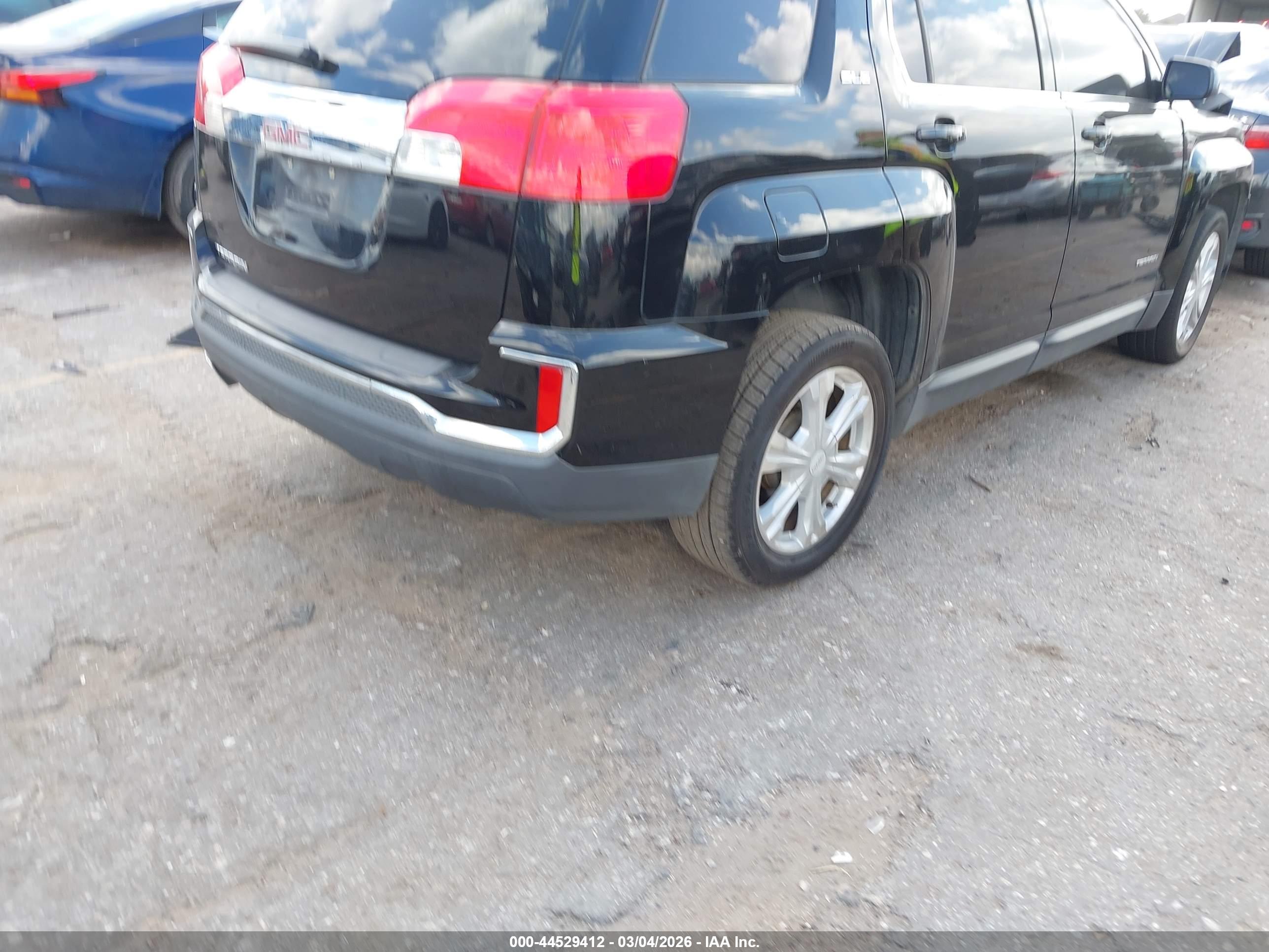 GMC TERRAIN image 4