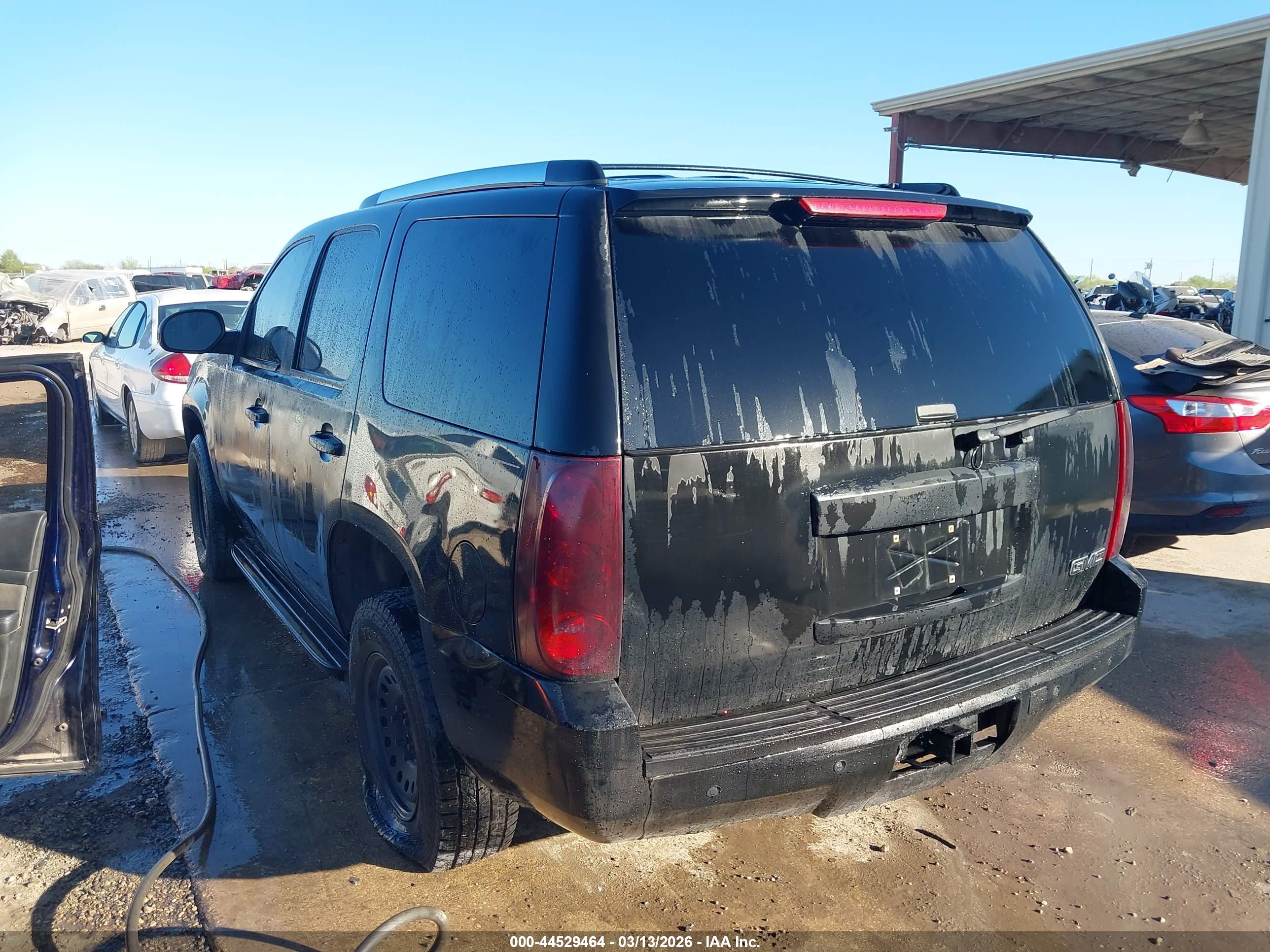 GMC YUKON image 3