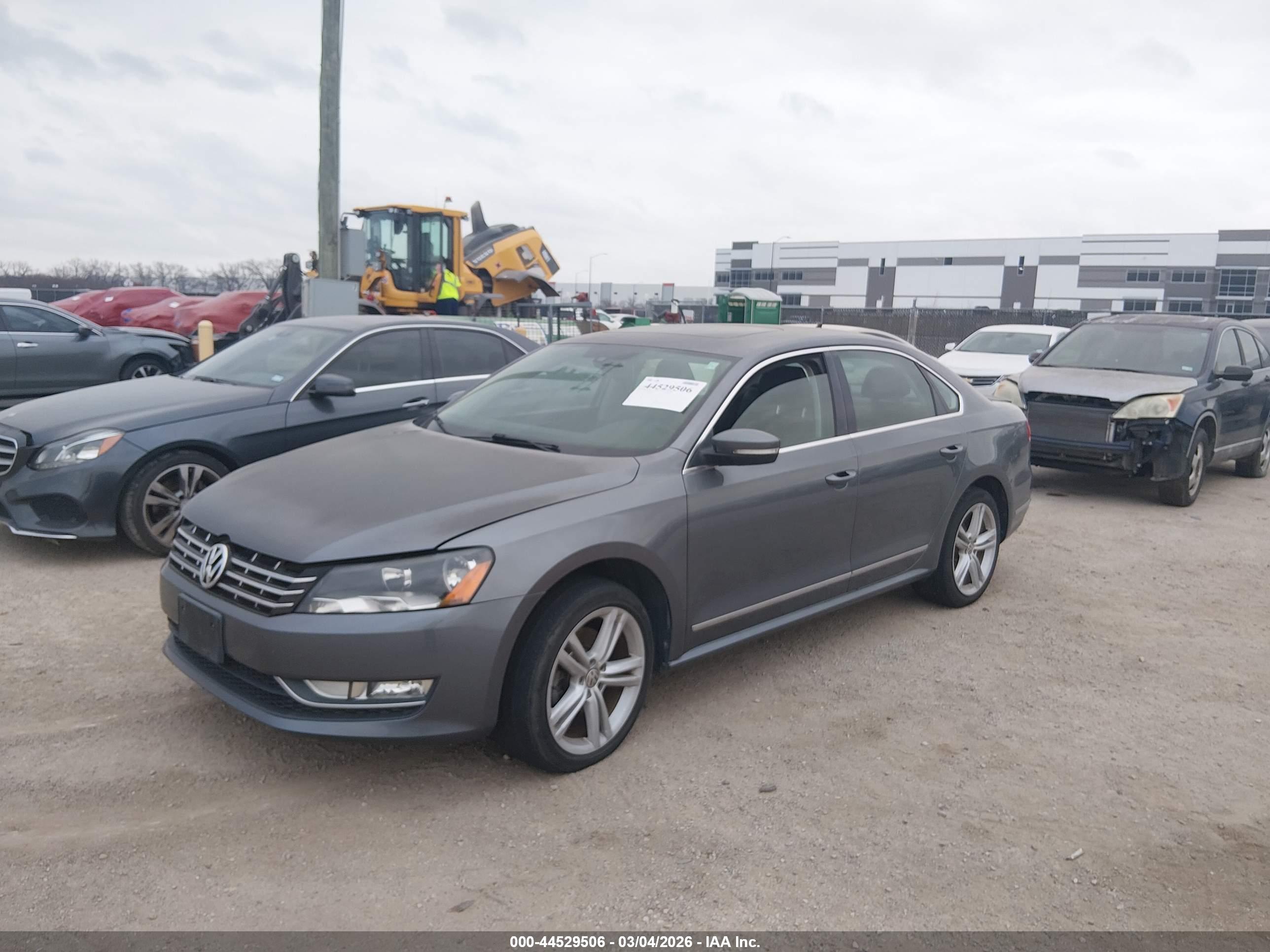 VOLKSWAGEN PASSAT image 2
