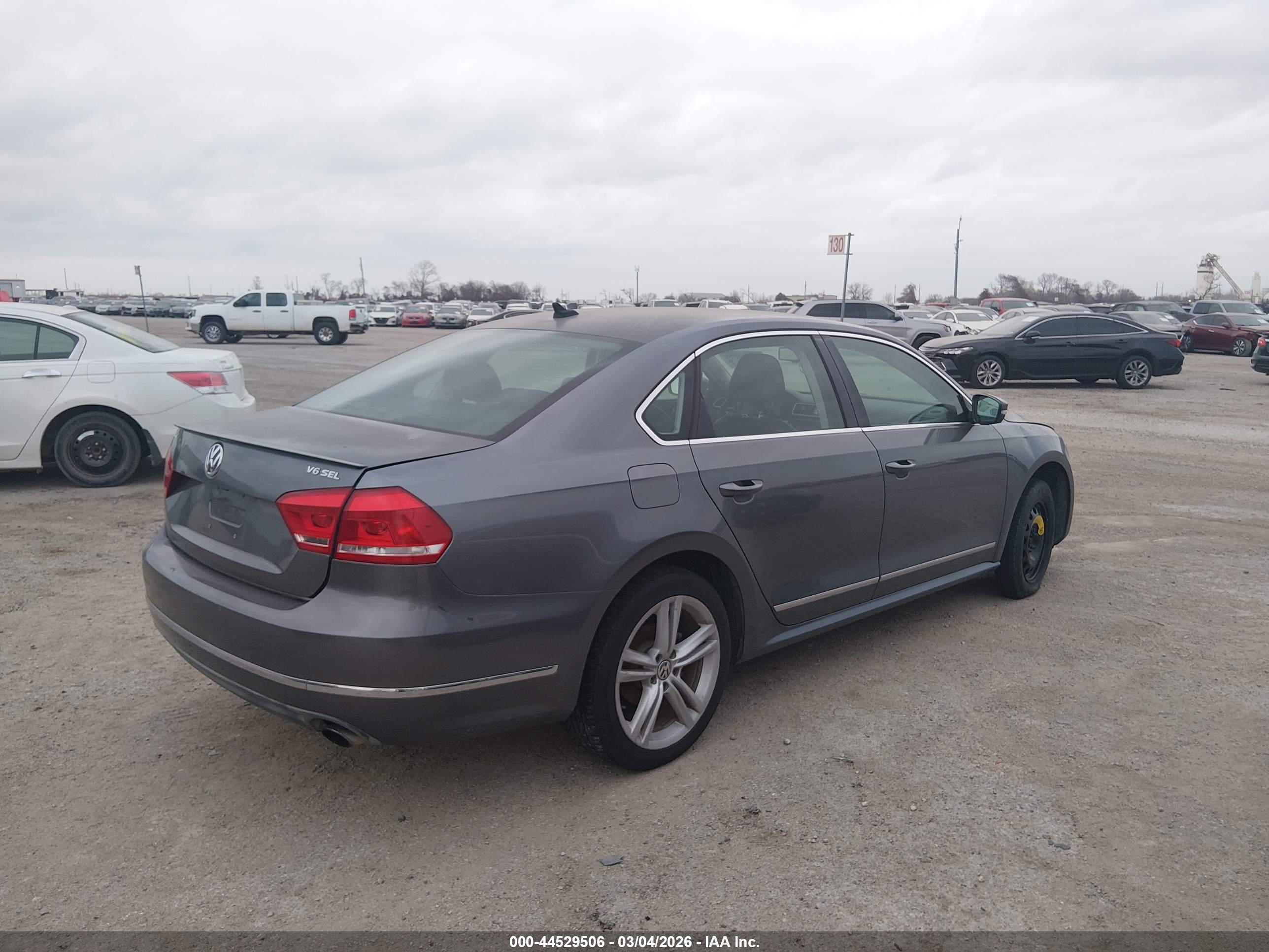 VOLKSWAGEN PASSAT image 4