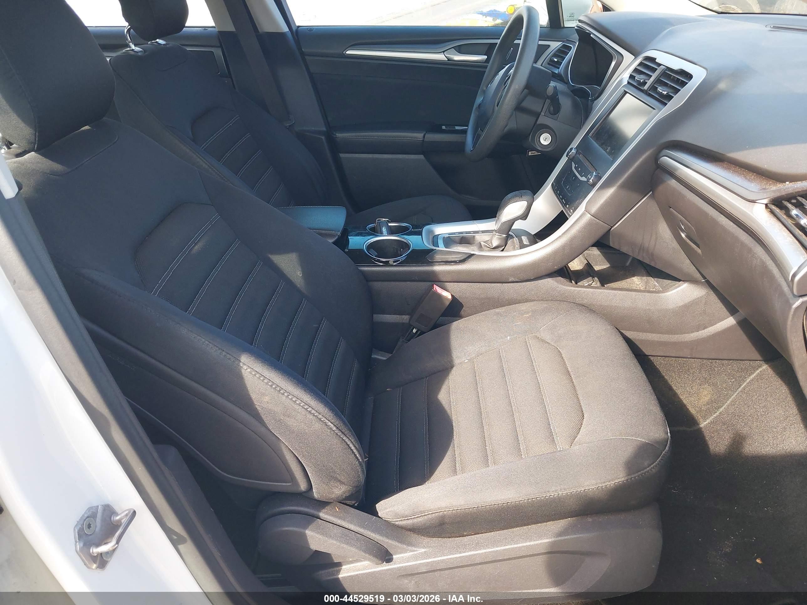 FORD FUSION image 5