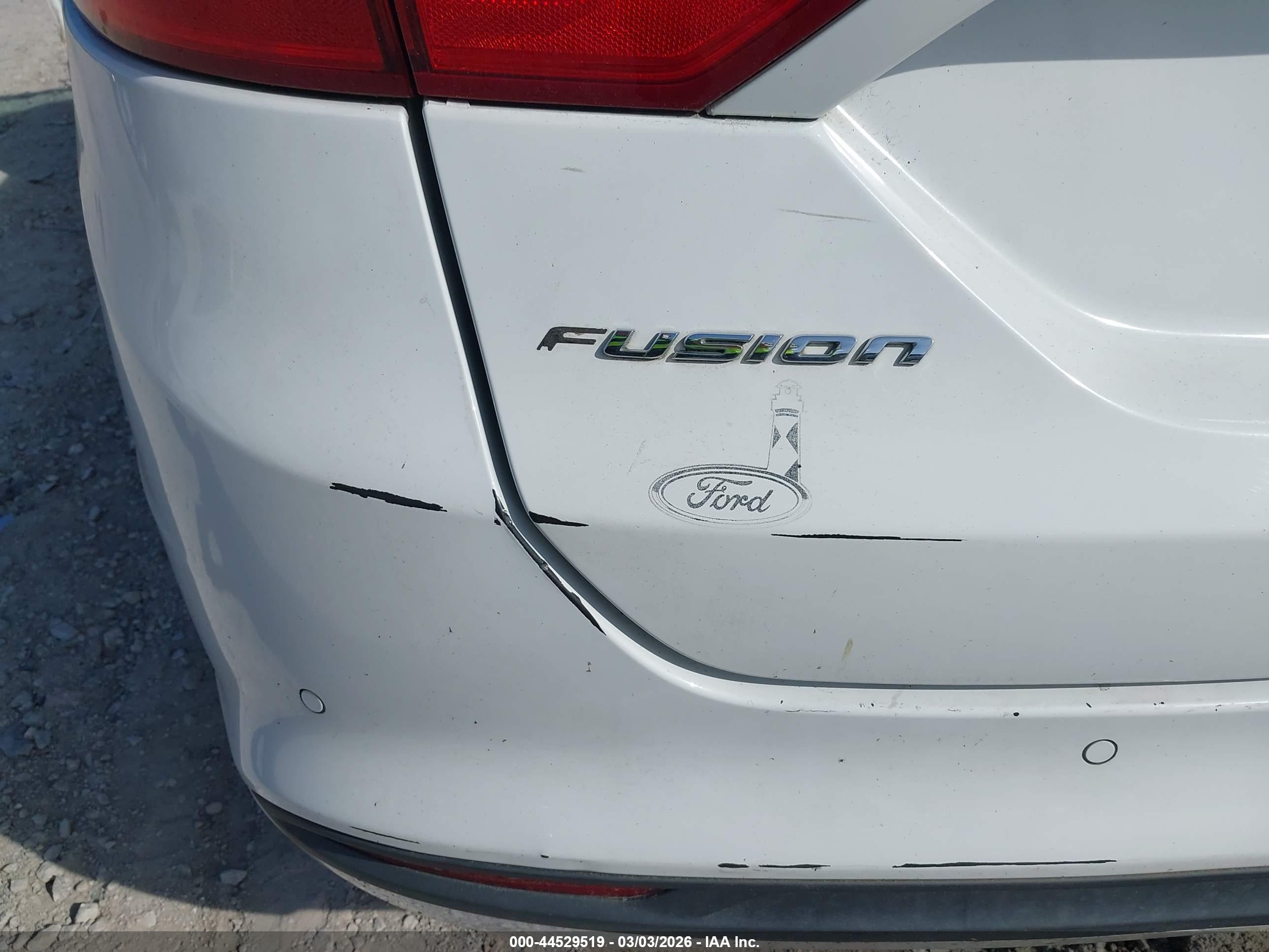 FORD FUSION image 6