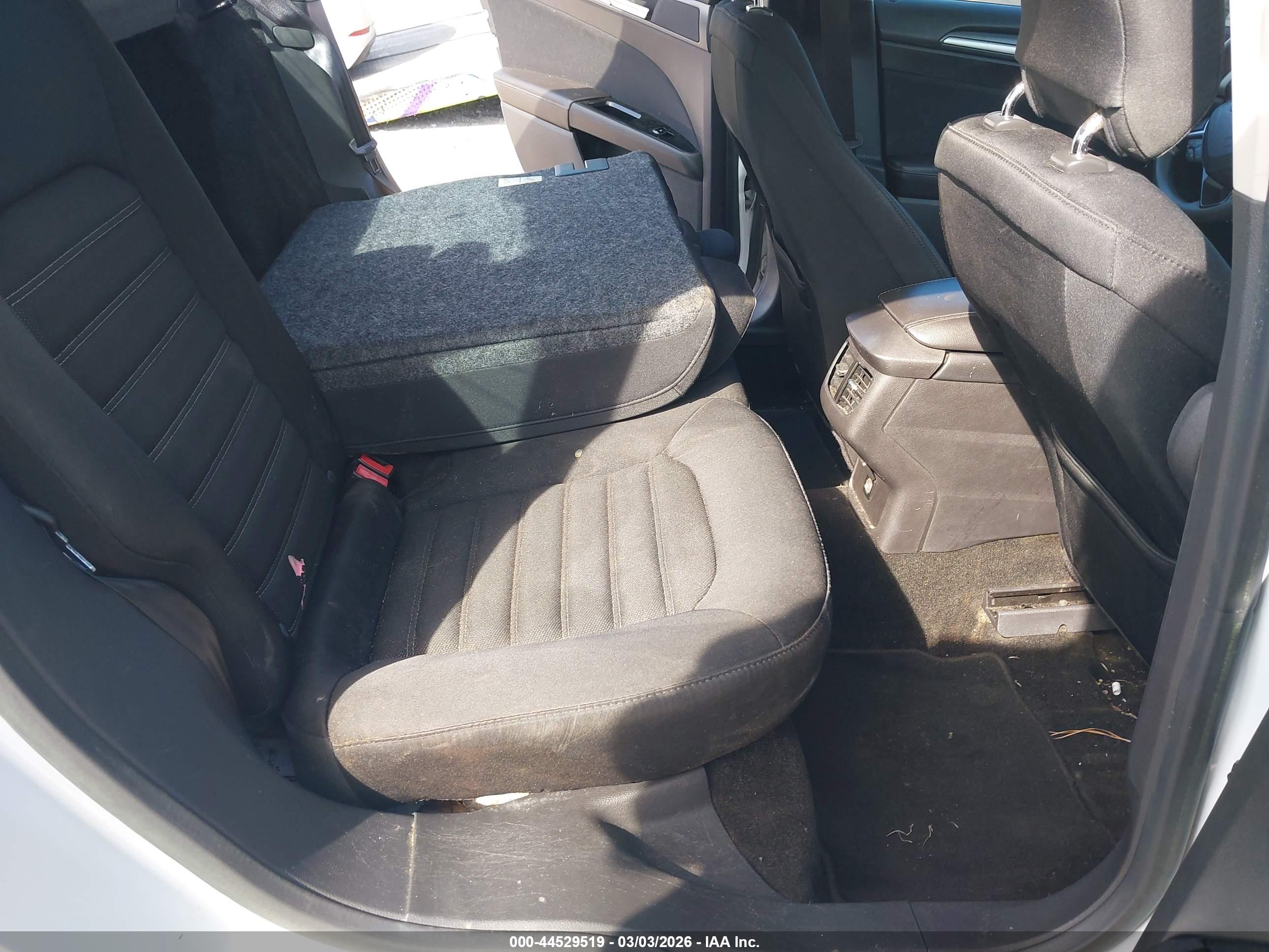 FORD FUSION image 8
