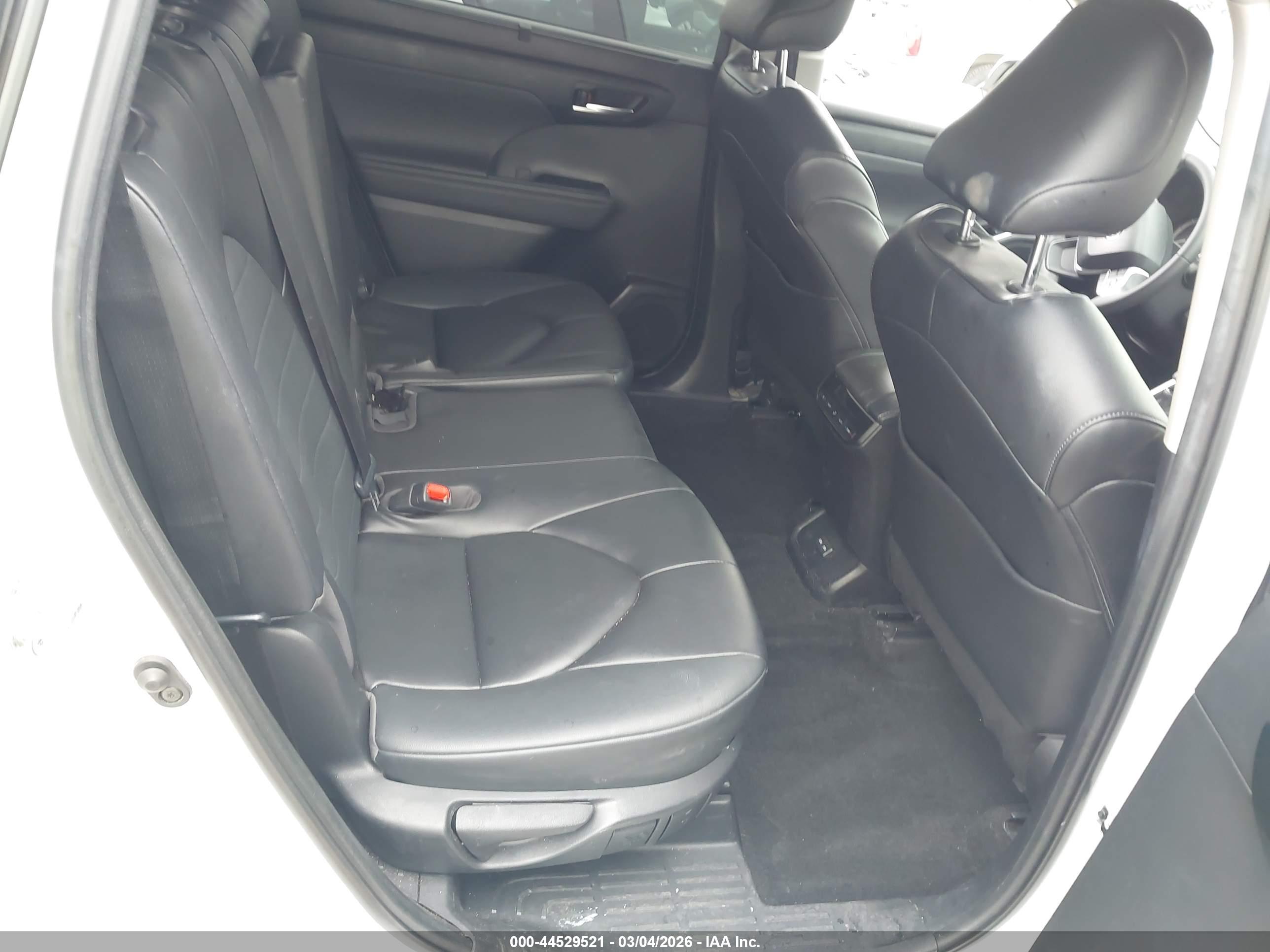 TOYOTA HIGHLANDER image 8