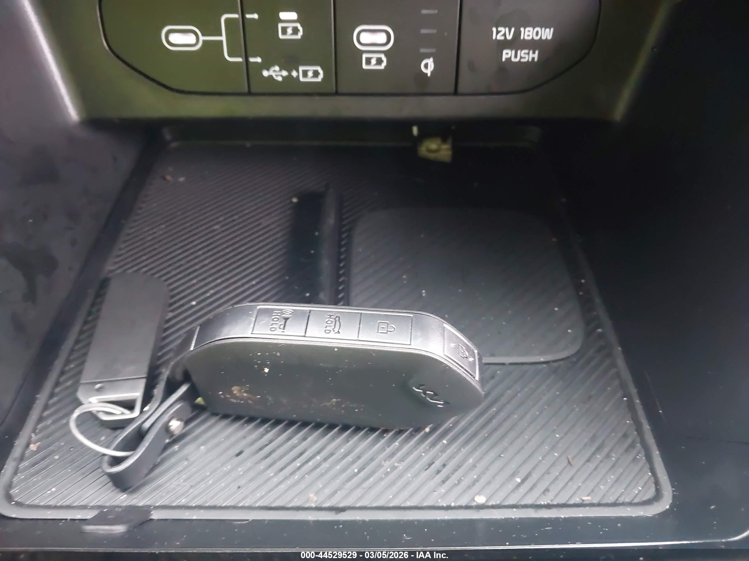 KIA K5 image 11