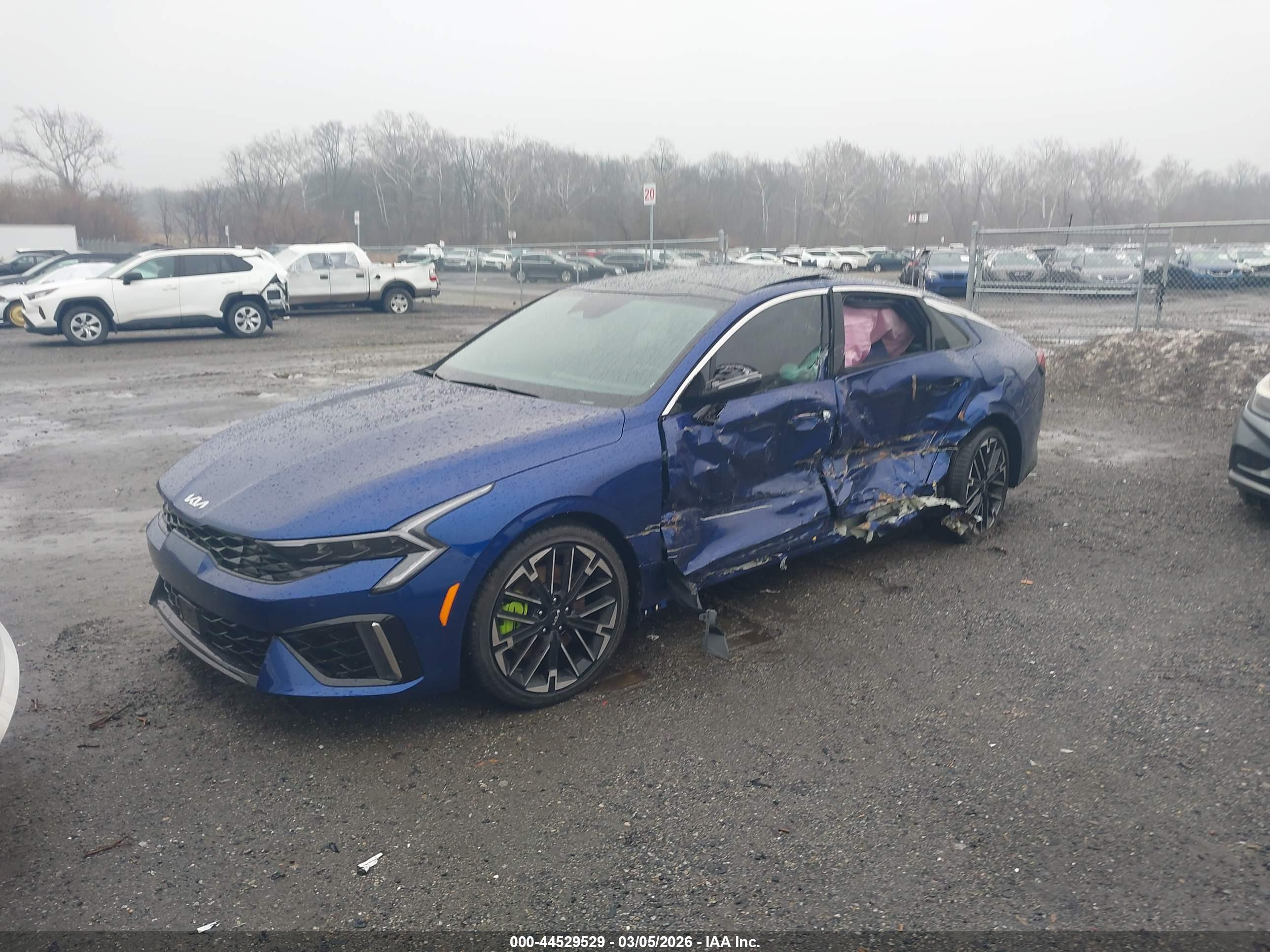 KIA K5 image 2