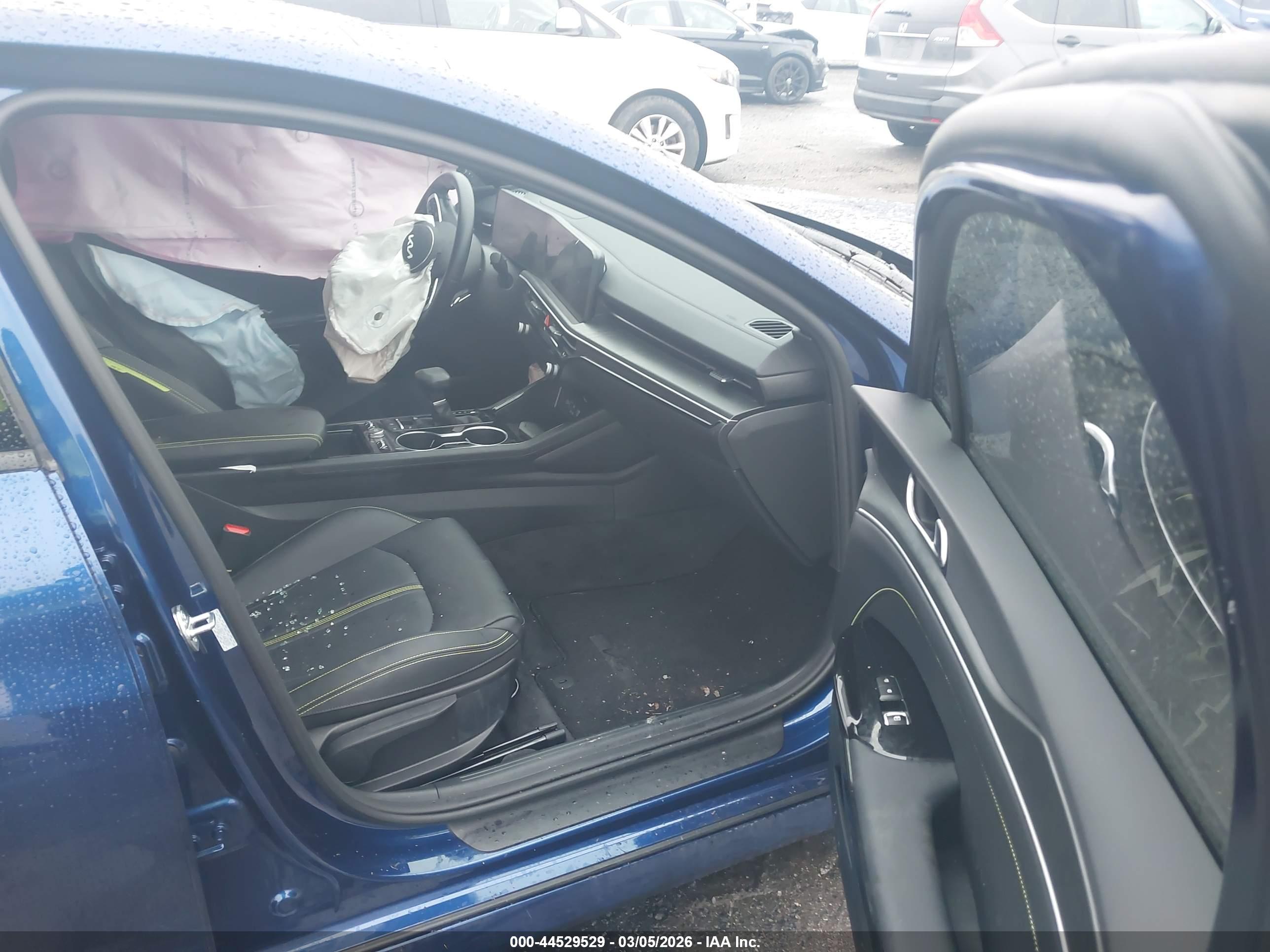 KIA K5 image 5